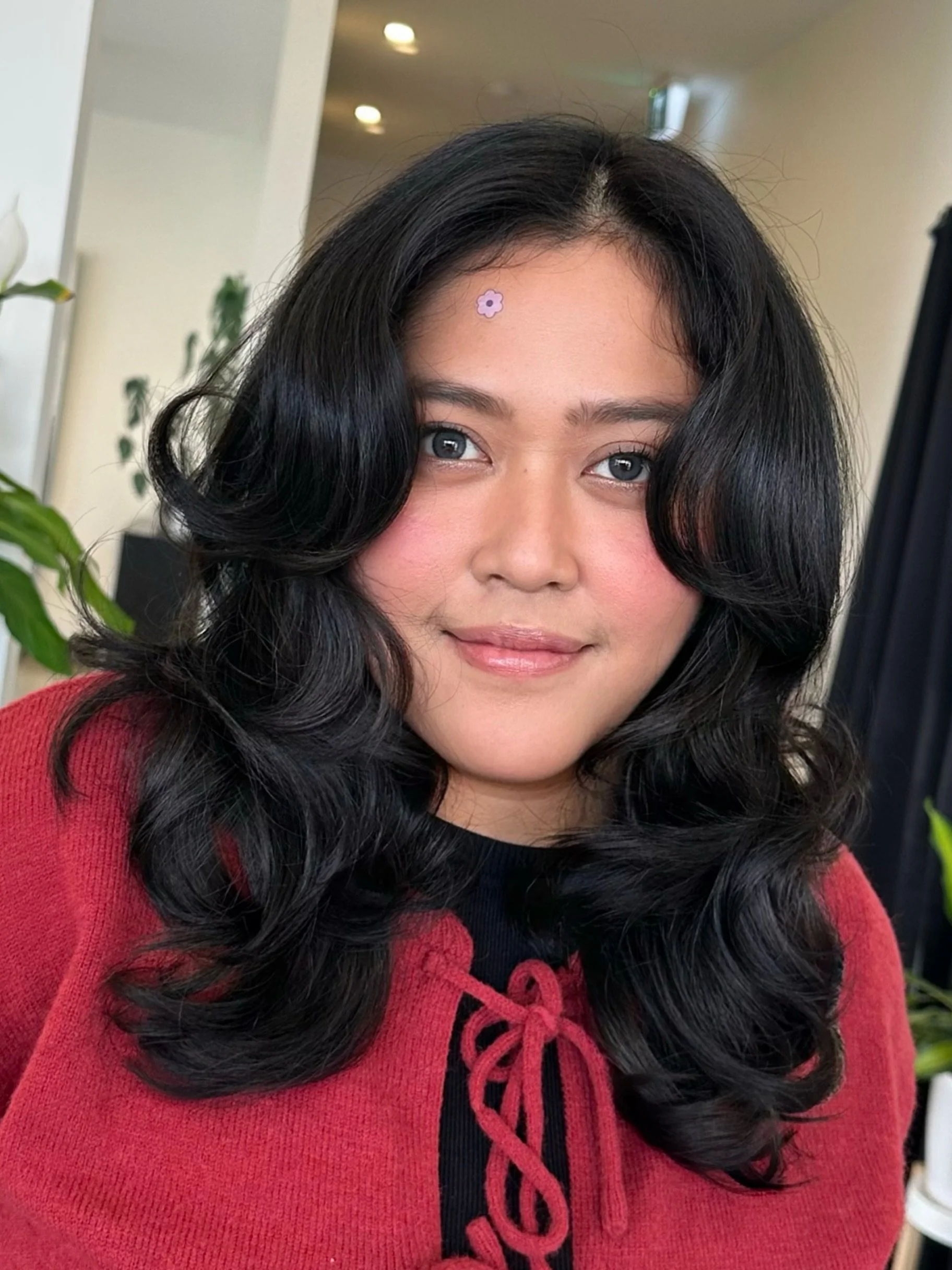 Our stylist Sabzeh showcasing her talents and taking the team through some hands-on training for the ever-popular Butterfly Cut. 🫶 Because in hairdressing, you&rsquo;re never too experienced to keep learning, sharing and picking up a few new tricks!