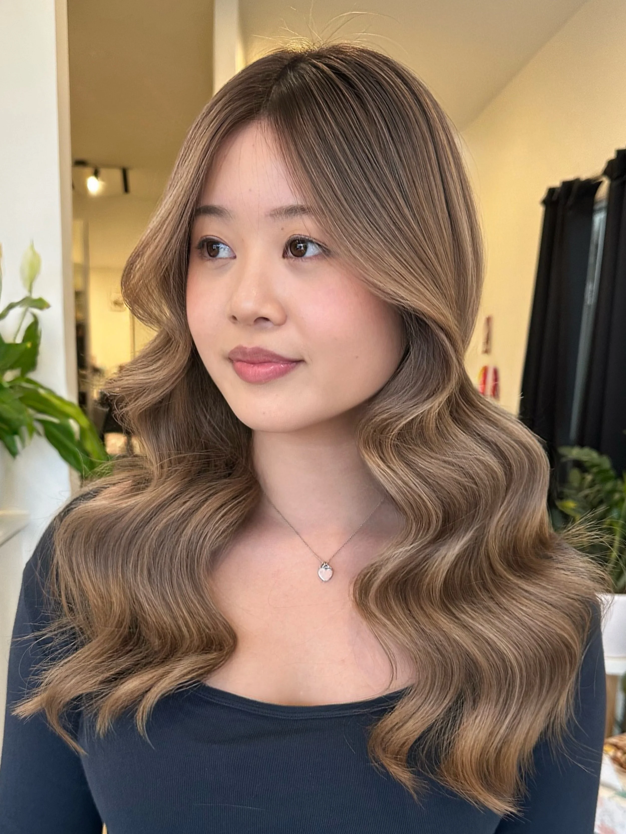 Nothing more exciting than seeing a colour completely transform an entire look. 😍🫶 This one came to us with the last colour created in Vietnam, so we had a BIG colour correction ahead of us. The goal? Simple&hellip; MUSHROOM BRONDE. 🤎

A little co
