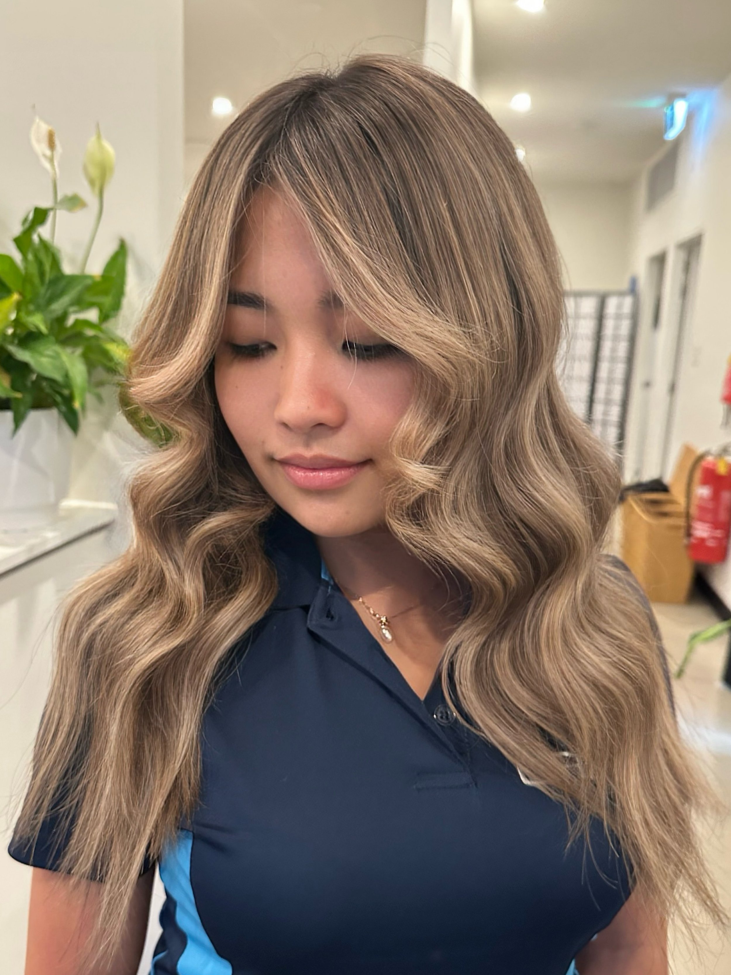 The amount of abuse, banter and laughs that happens in this salon&hellip; 😂 This is what we&rsquo;re all about! Somehow, amongst all the rubbish we talk, we still manage to create the most beautiful BEIGEY BLONDES with brightness hitting all the rig