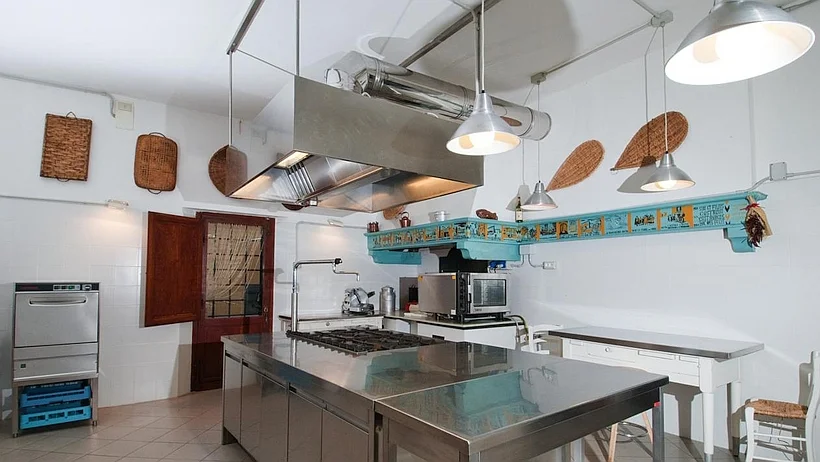 010-Kitchen-2.jpg