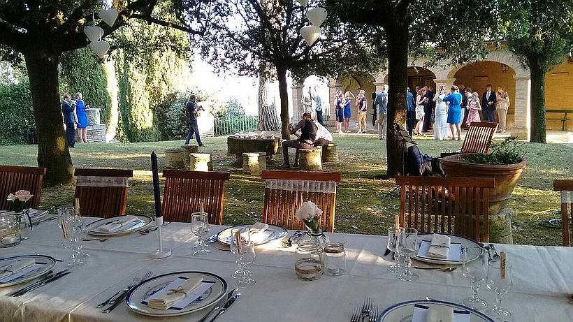 027-Outside-dining-2.jpg