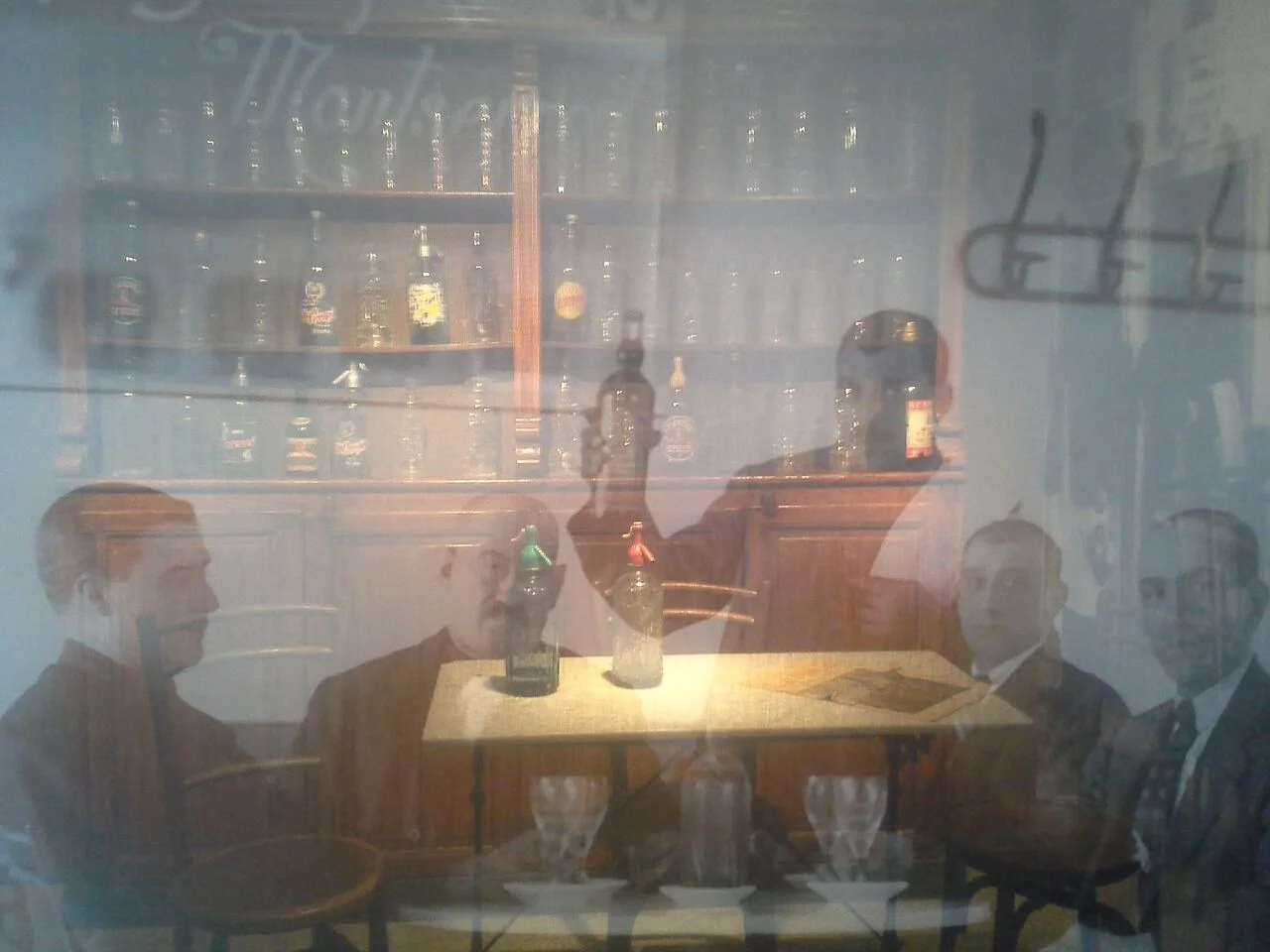 Vitrines amb vinils.jpg