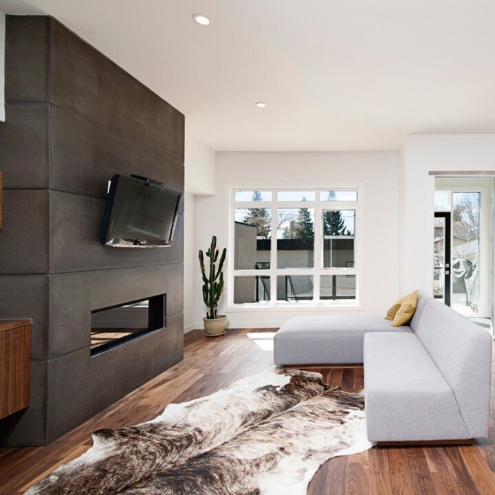 Black, white, and vegan animal print rugs take a modern space from cold to collected in one fell swoop.

Click the link in my bio to schedule a consultation for your next home improvement project. 

www.moodyinteriordesign.com