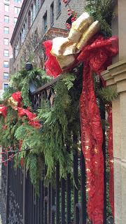 Living garland hung on Dearborn in Gold Coast 
