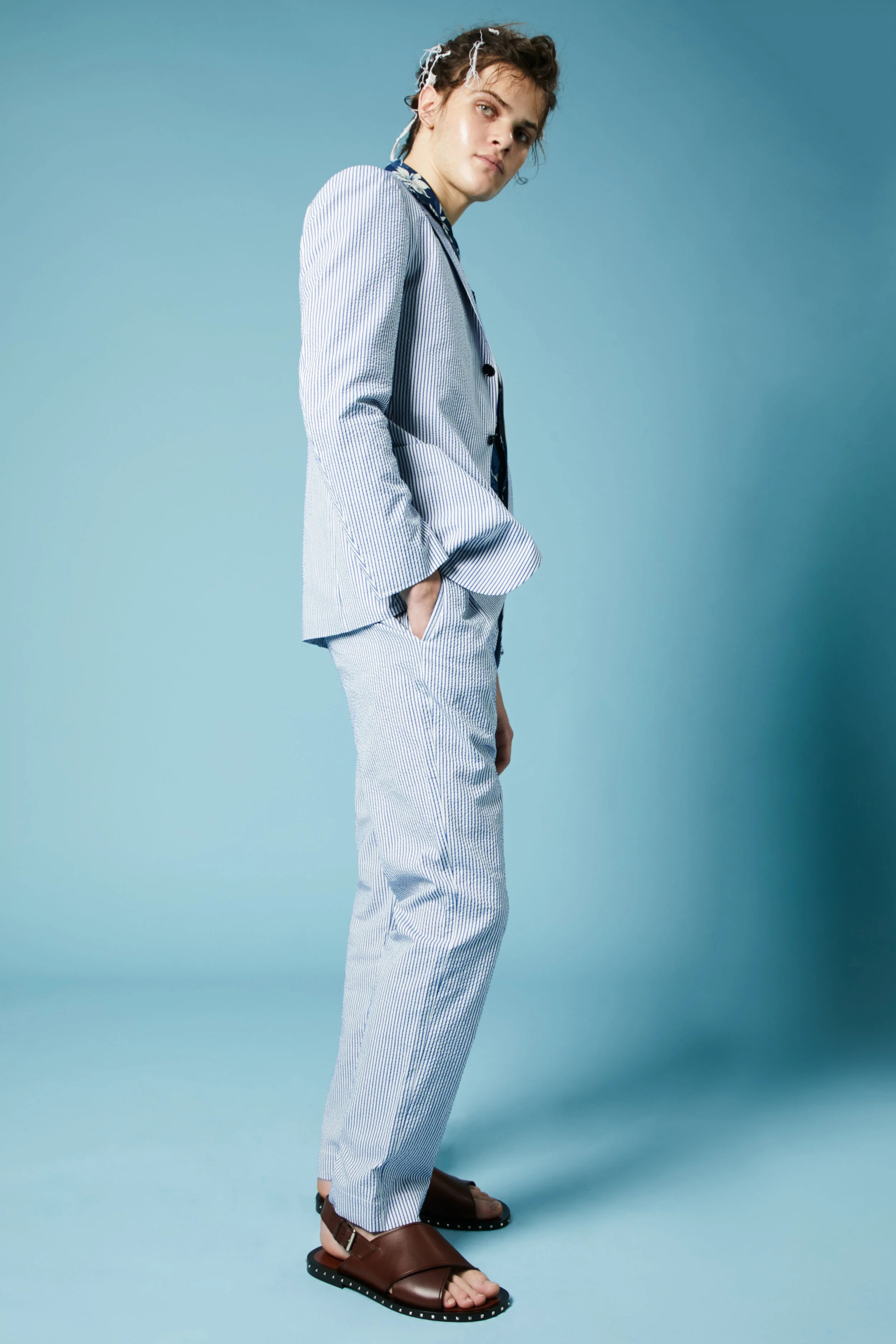 JACKET CAMOSHITO UNITED ARROW, SHIRT OFFICINE GENERALE, TROUSERS CAMOSHITO UNITED ARROW, SANDALS VALENTINO