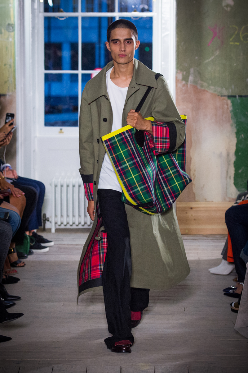 Burberry September 2017 Collection - Look 5_001.jpg