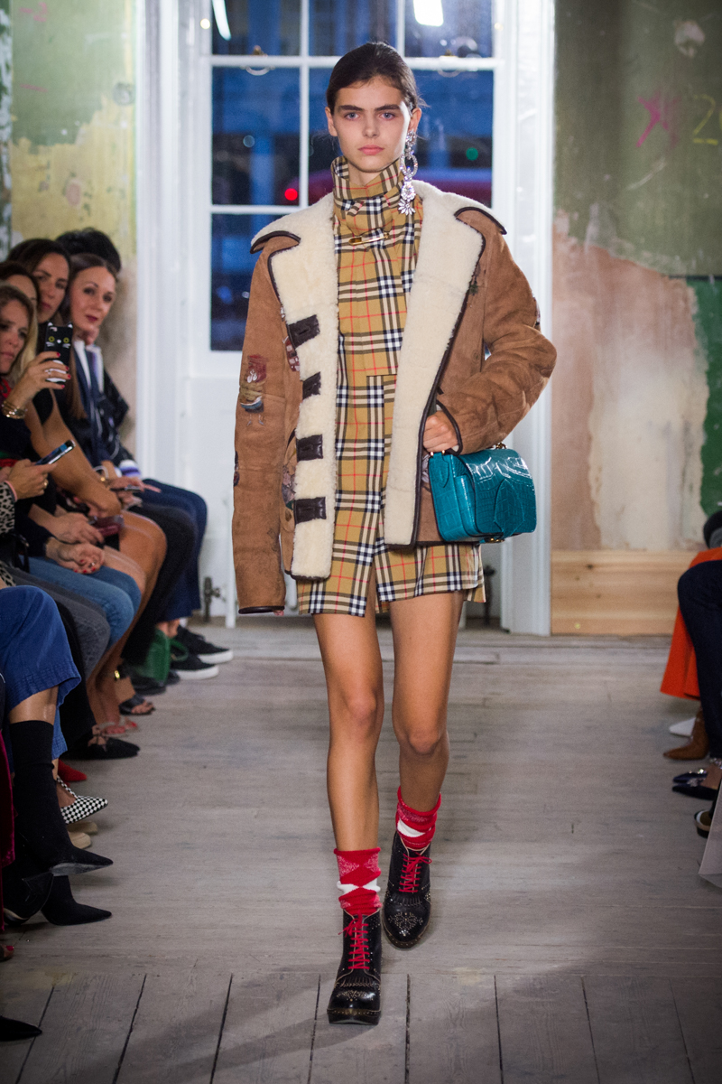 Burberry September 2017 Collection - Look 44_001.jpg