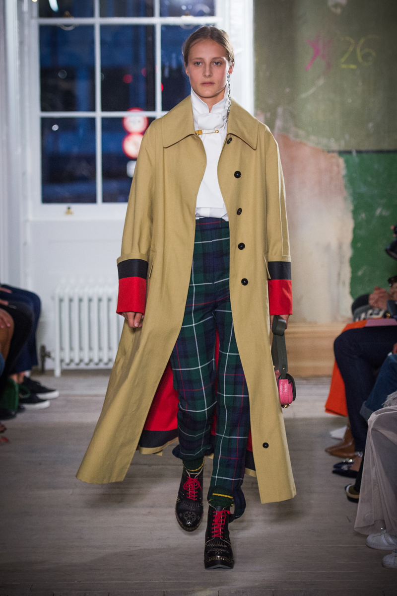 Burberry September 2017 Collection - Look 56_001.jpg