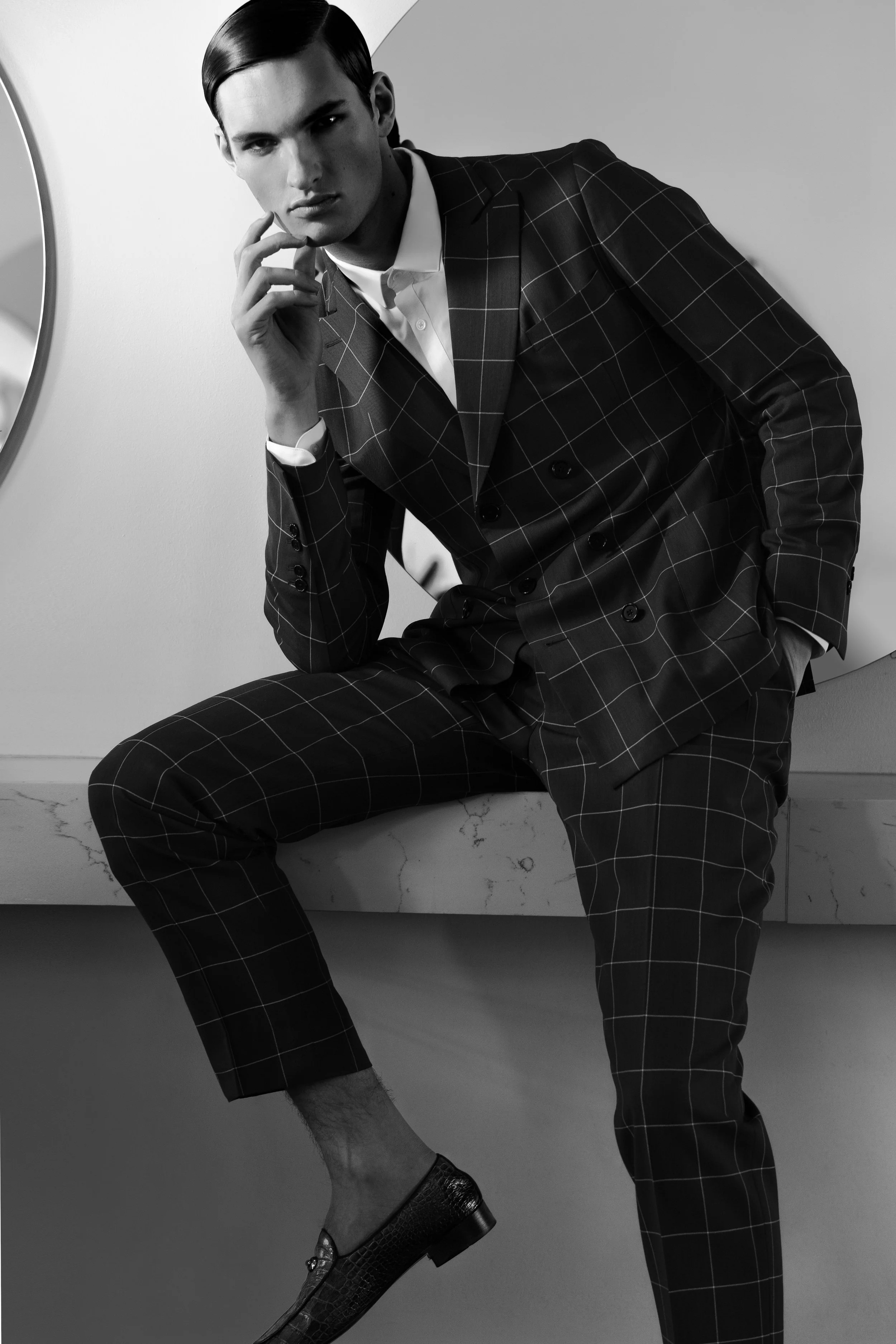 Suit New & Lingwood , Shoes Giuseppe Zanotti , Shirt Topman .