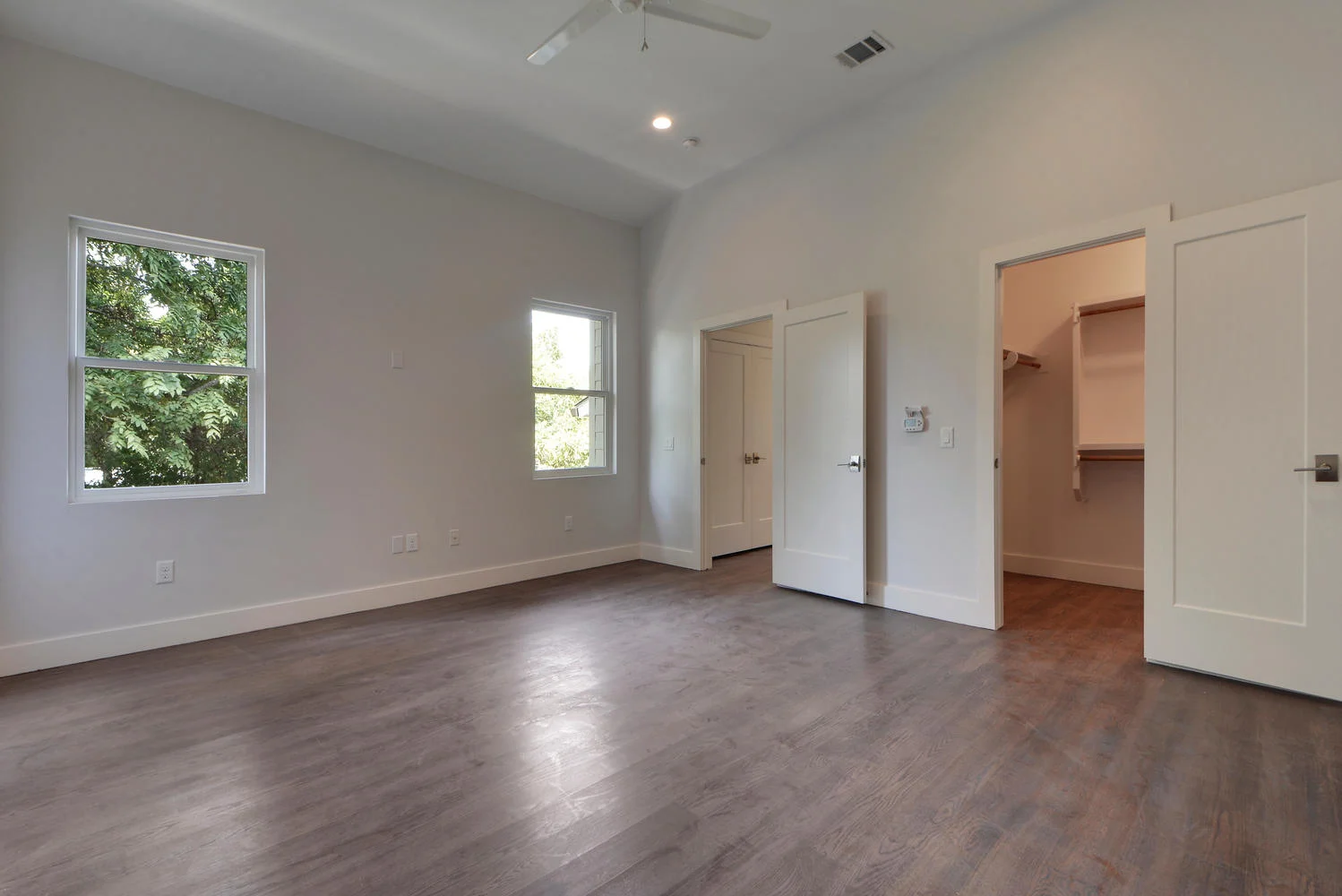 509 A B Sacramento Dr-large-052-27-Master Bedroom Unit B-1499x1000-72dpi.jpg
