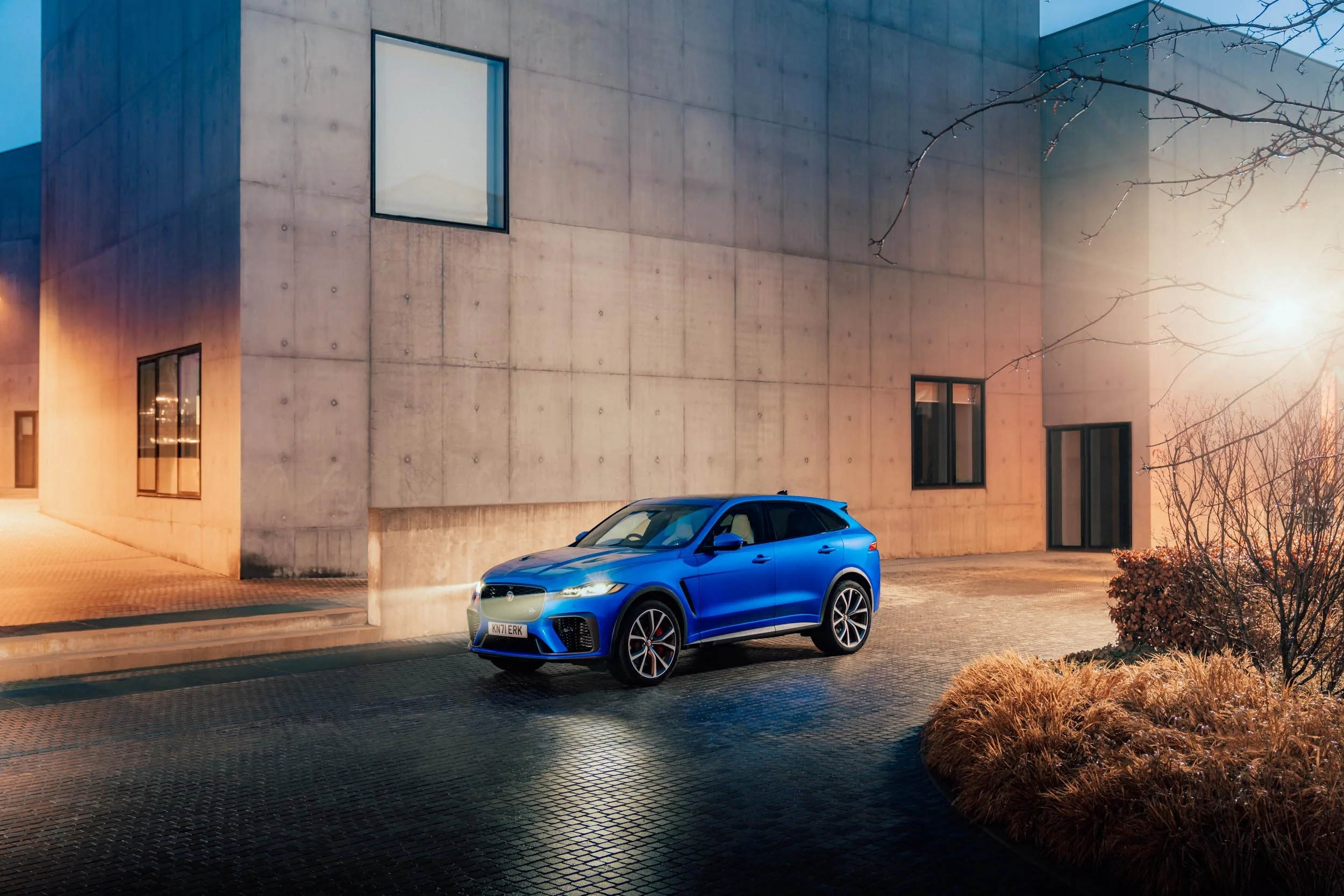 Jaguar_FPace_SVR_Dec21_ByTomKahler_Lowres-7.jpg