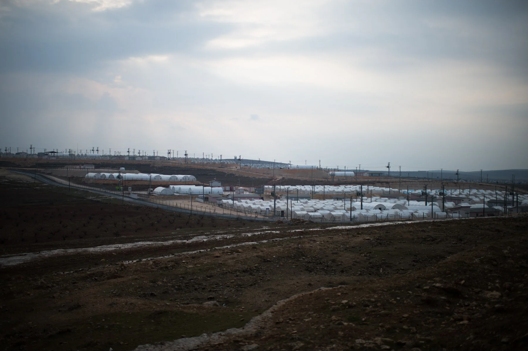 Traveling along the Turkish-Syrian border. A border that separates war from a fragile peace. Crossing it, is last hope for refugees to find shelter. A story in images for the Reporter sans frontières annual book 2014.