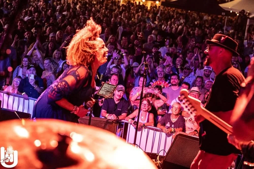 The love I have for Fairport and the people in it, on stage, and involved with the Fairport Music Festival cannot be expressed enough! This pic says it all! 
📸Allen Keppen