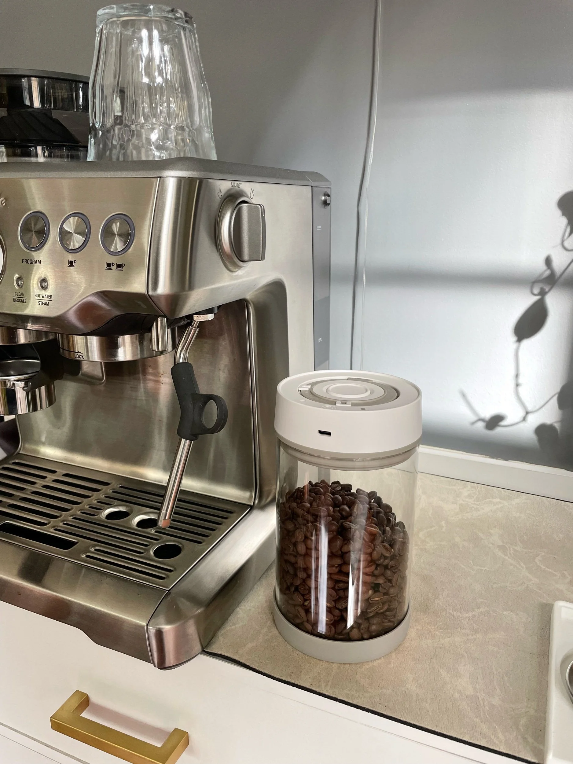 White smart vacuum container 