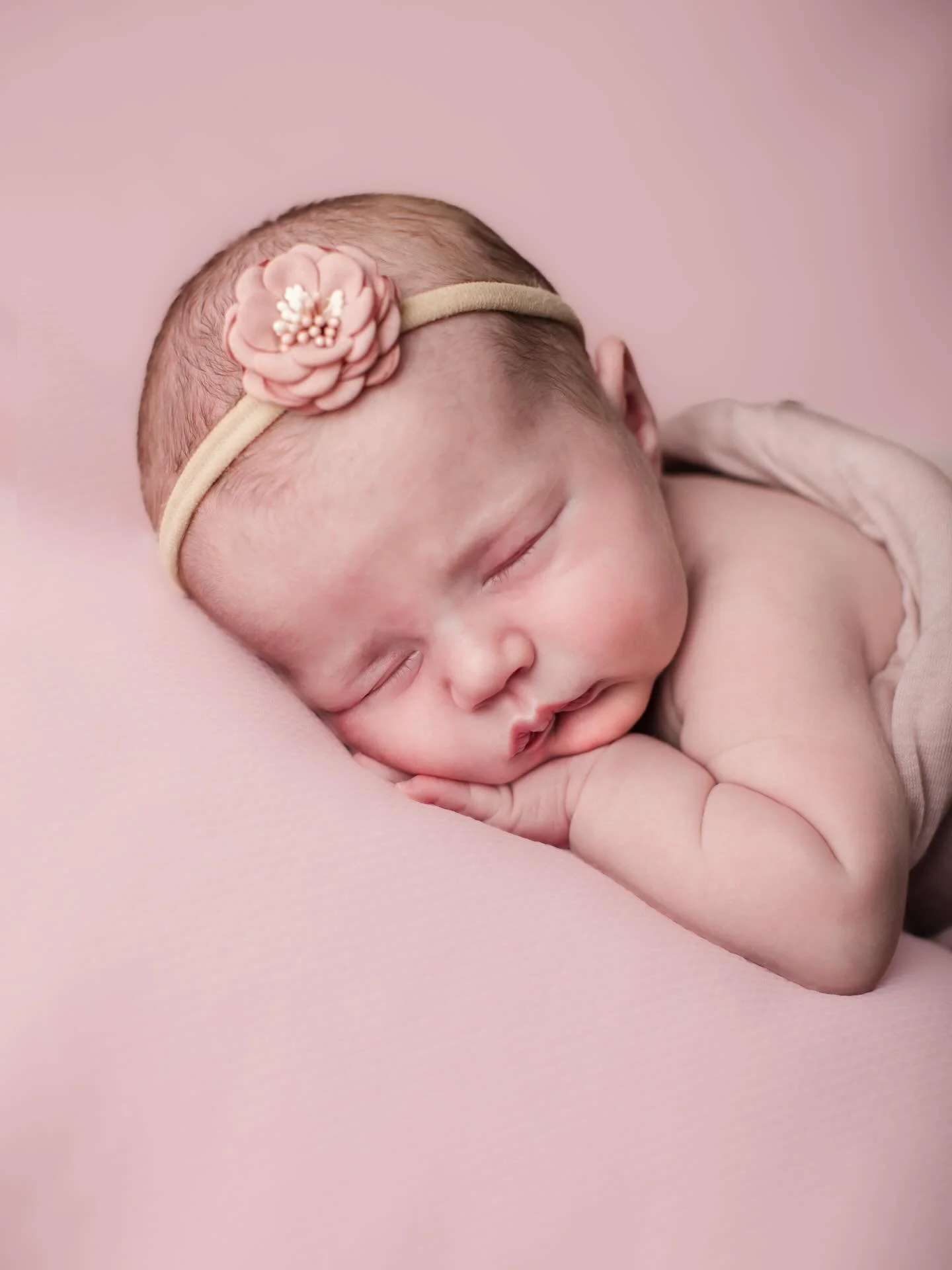 It is newborn season over here. Snuggling all these sweet babes melts my heart. #skylarwyattphotography #blackwaterplacevb #virginiabeachnewbornphotographer