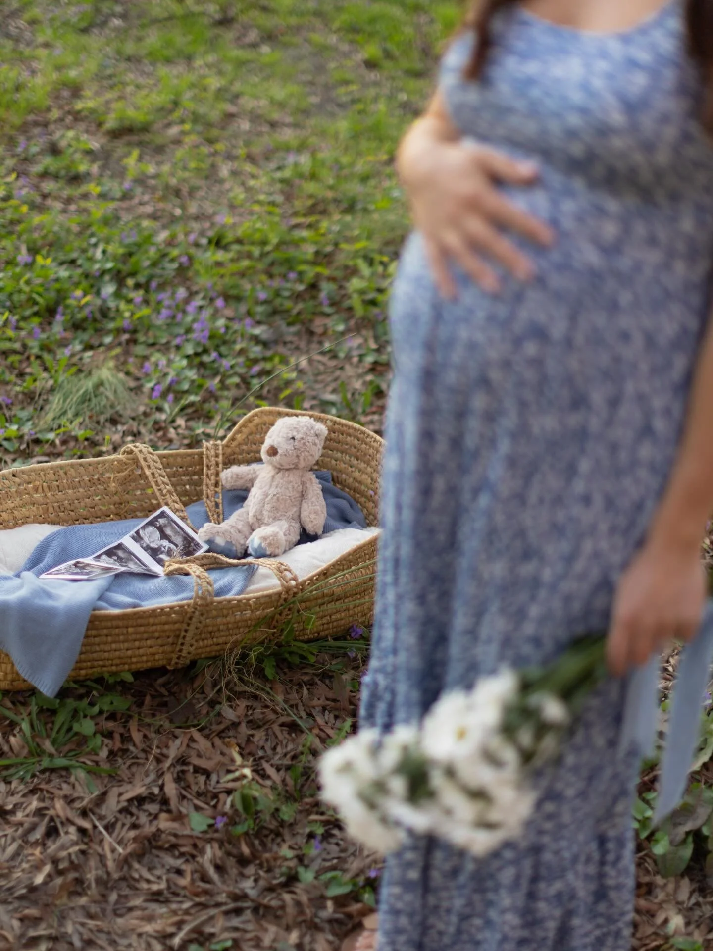 Waiting on love we already can&rsquo;t imagine life without. 

Capturing the glow of maternity at our Blackwater location. Book your session today. 🤍

#skylarwyattphotography #virginiabeachphotographer #motherhood #757photographer