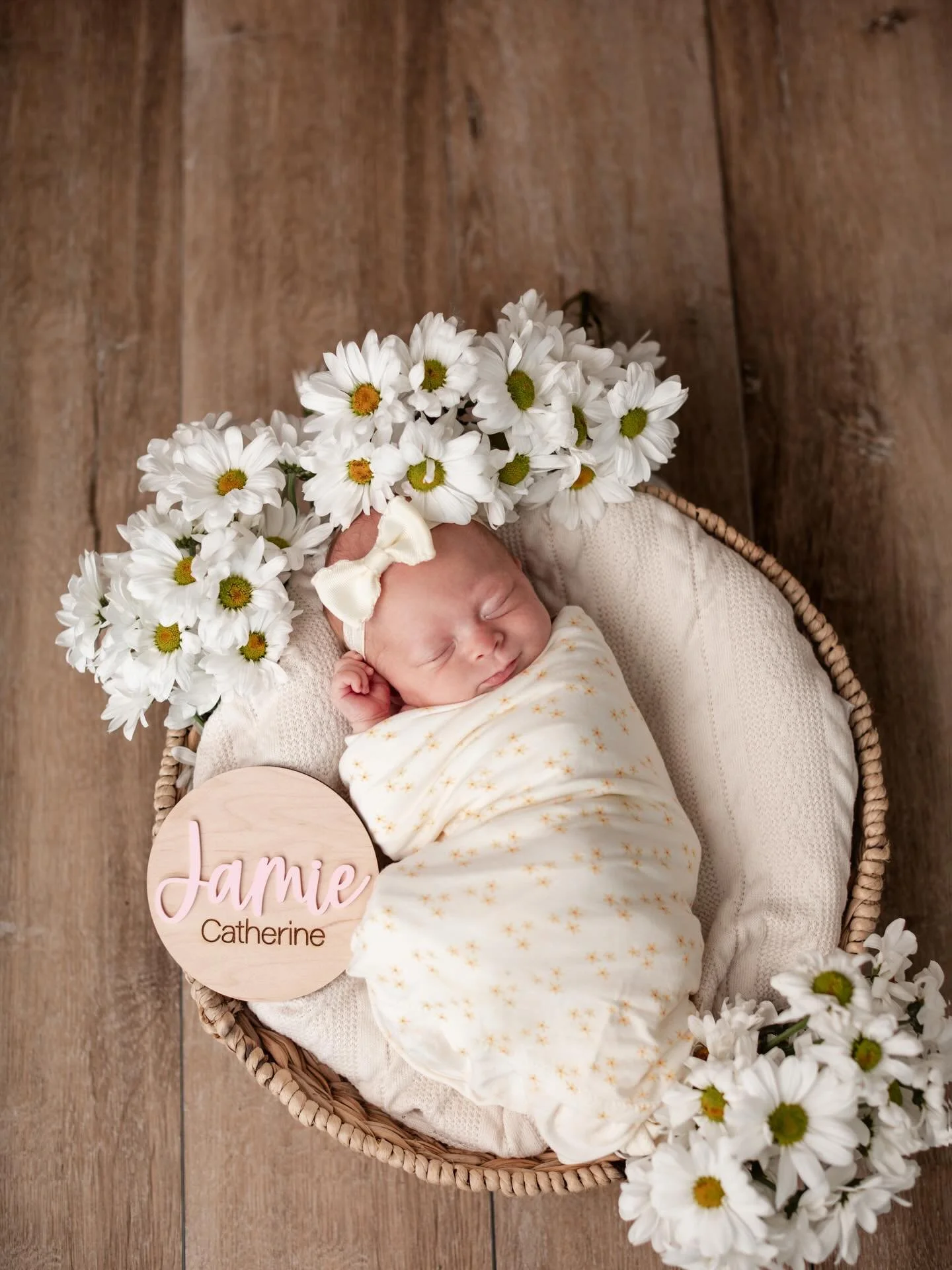 Tiny moments, forever memories 🤍
A studio setting keeps newborn sessions simple and stress free &mdash; cozy for baby, easy for parents, and focused entirely on capturing every little detail.

#skylarwyattphotography #newbornsession #757photographer