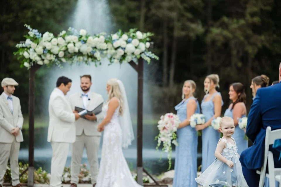 Congratulate Mr and Mrs Weaver with me!! What a gorgeous evening last night at @denalijeanvb our vendor team was also a dream @brandonmitchellfilms @lex.ward7 @jamieleighevents @lesliehartig_floraldesign @leahlaviano @flawlessonsite @yummygoodnesscat