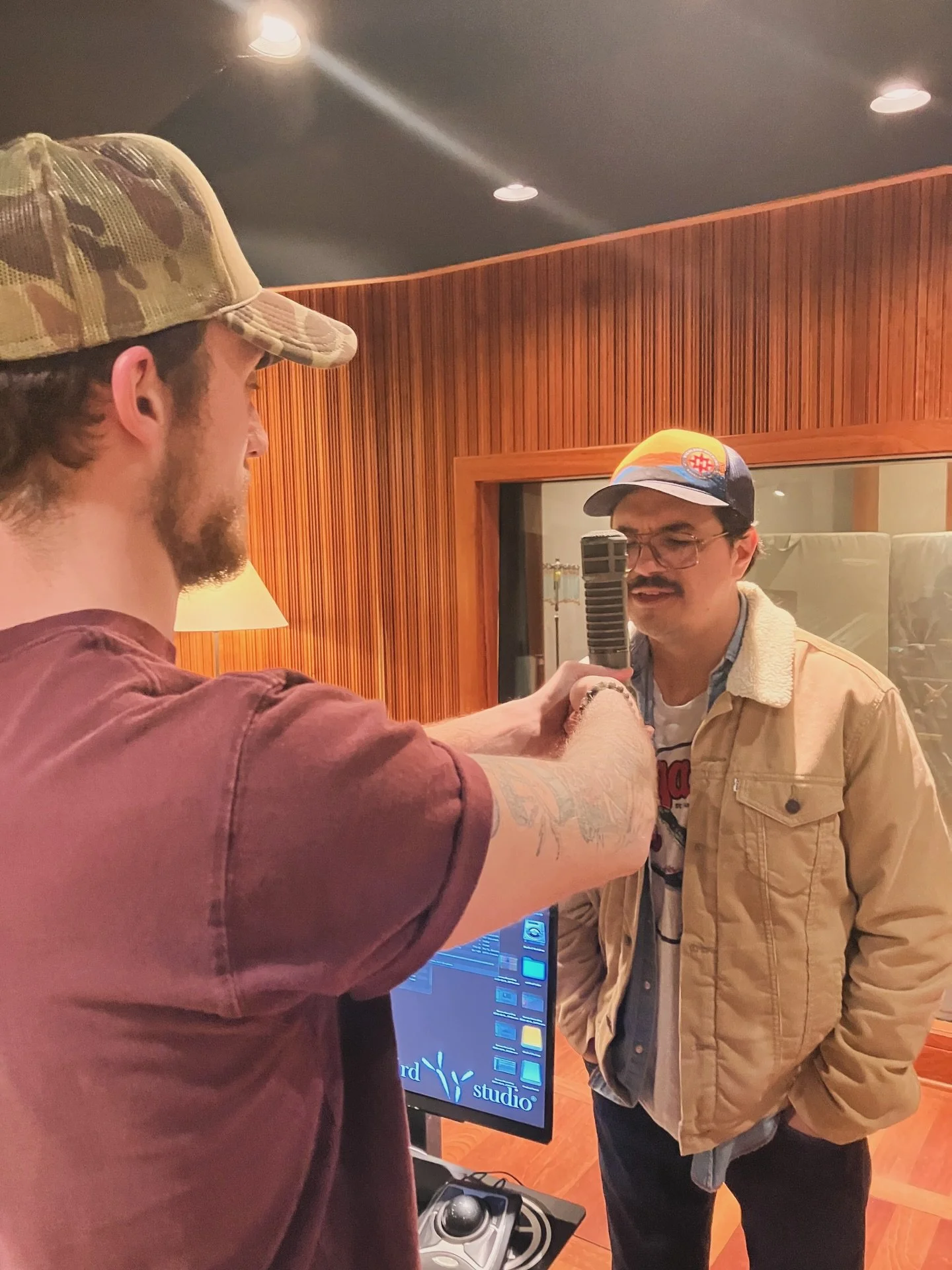 @lucienengineering teaching the famous RE 20 microphone technique from the Queen biopic. @electrovoiceofficial #recordingengineer