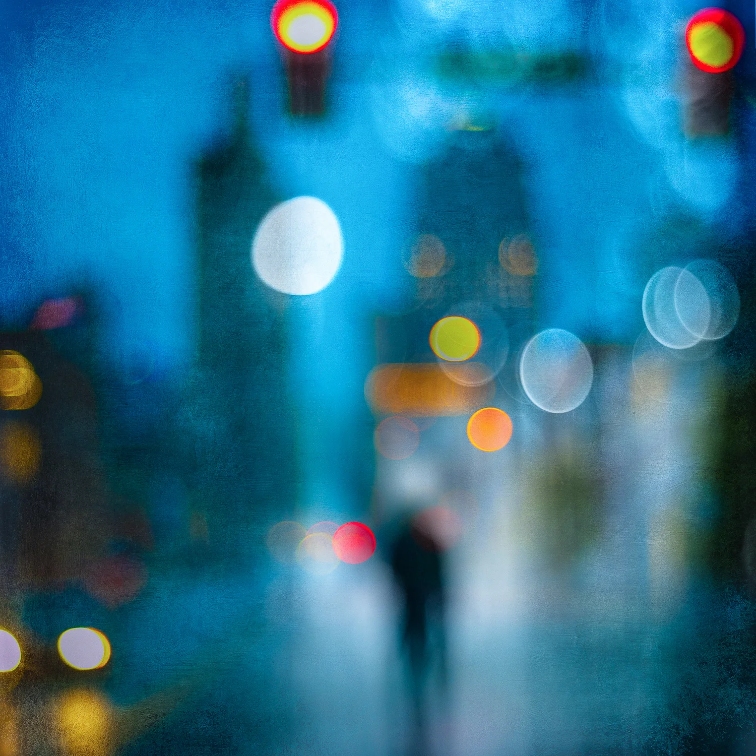 Man_walking_in_the_city40x40.jpg