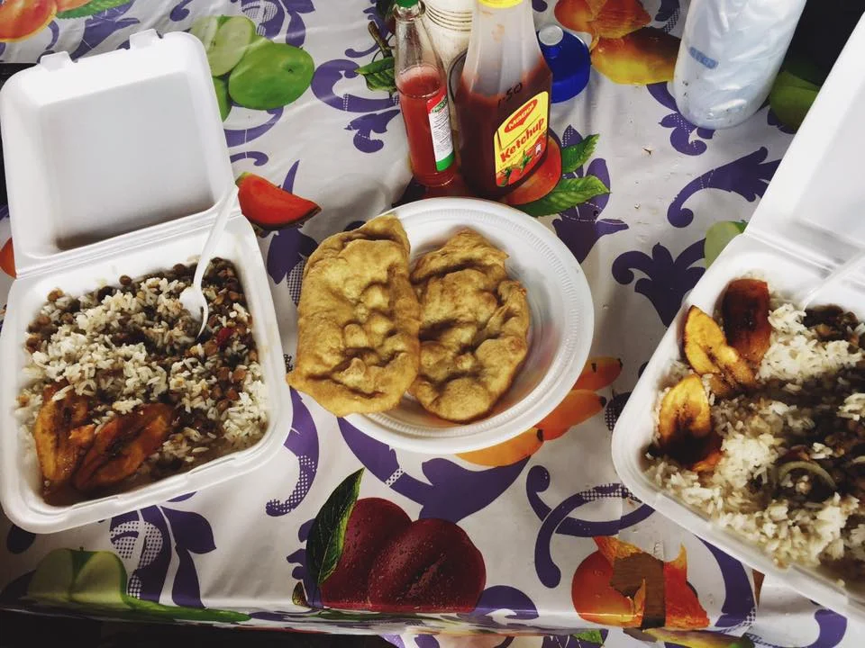 On the side of the road we enjoyed a delicious plato típico of rice, lentils, platanos and fried bread - reminding us of New Mexican sopaipillas back home