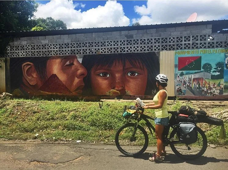 Leaving Davíd, rolling by some cool murals