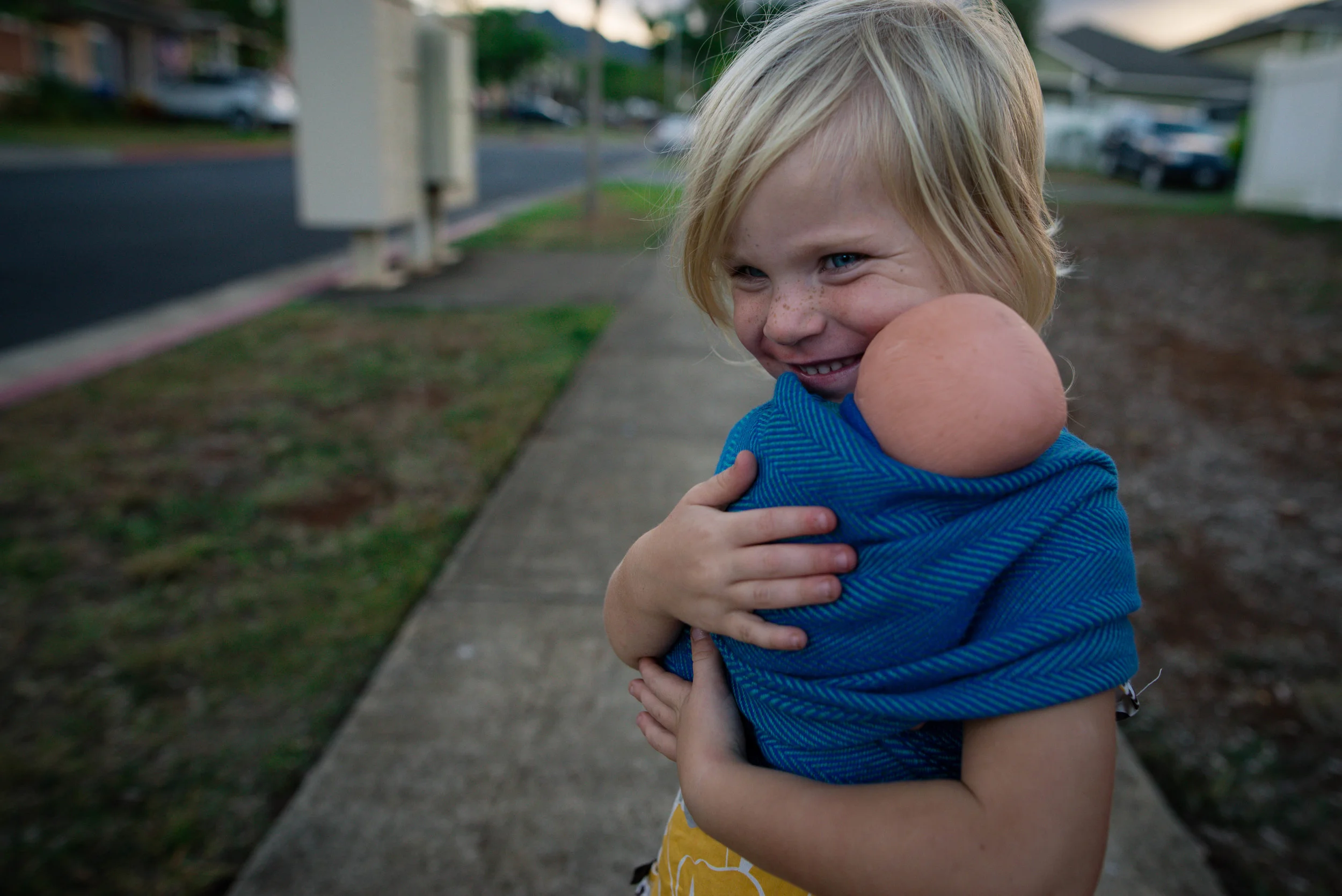 child wearing her baby in didymos lisca