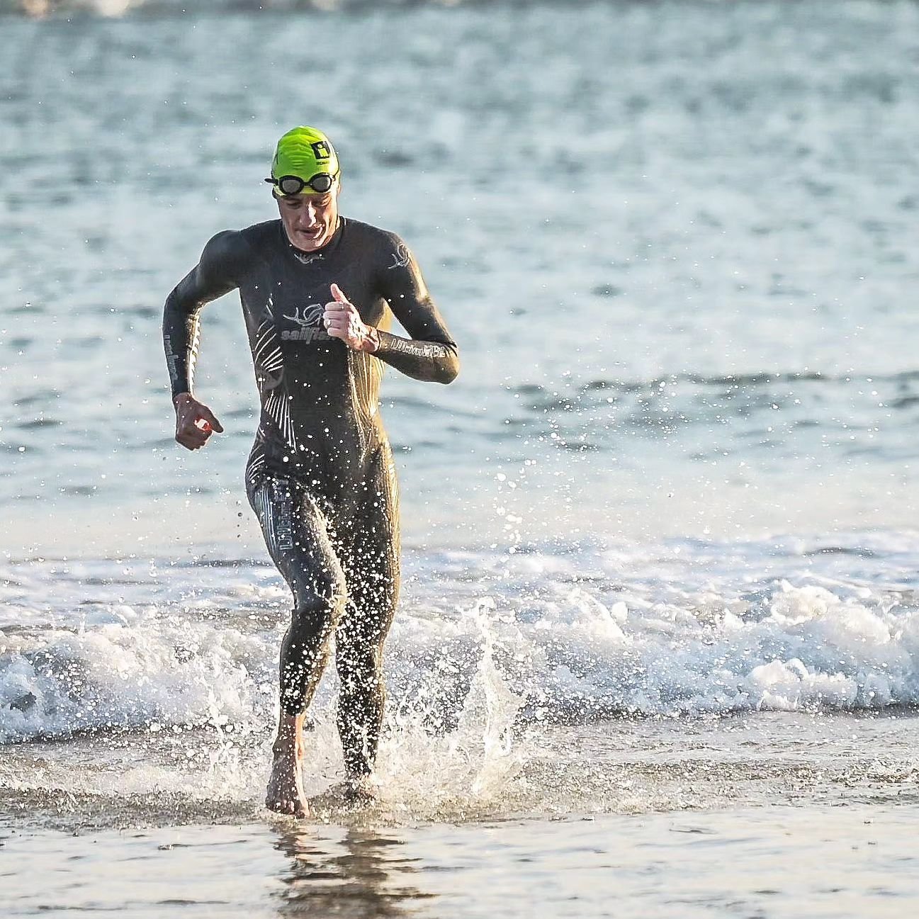 Safe to say, I'm stoked it wetsuit weather again 💙
@sailfish_triathlon 

Don't tell my swim group 😉🥶

#madetomakeyoufaster #haveaniceswim #sailfish #sailfish_triathlon #sailfishathlete