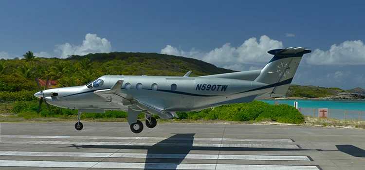 Pilatus_PC_12_Landing_St_Barth.jpg