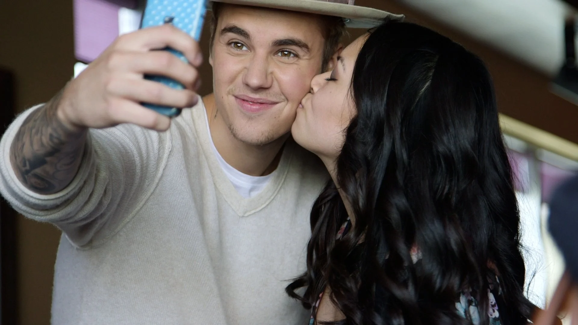 Justin Bieber Meets Two Inspiring (and Adorable) Super Fans | Teen Vogue