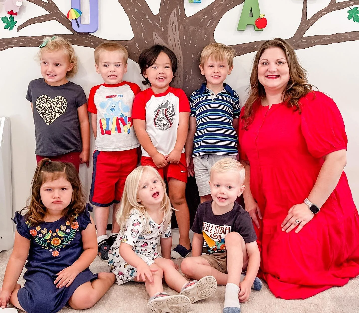 It&rsquo;s been a great few weeks back at school with this cute bunch of kiddos! 

I always underestimate how difficult it is to get multiple children looking at the camera and smiling all at the same time! 

#firstdayofschool #backtoschool #mommytea