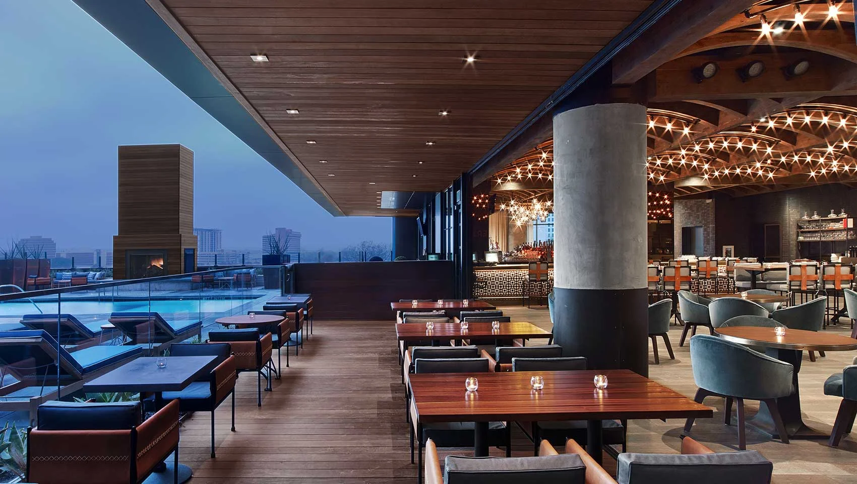 geraldines-outdoor-bar-and-pool-view-a77c1803.jpg