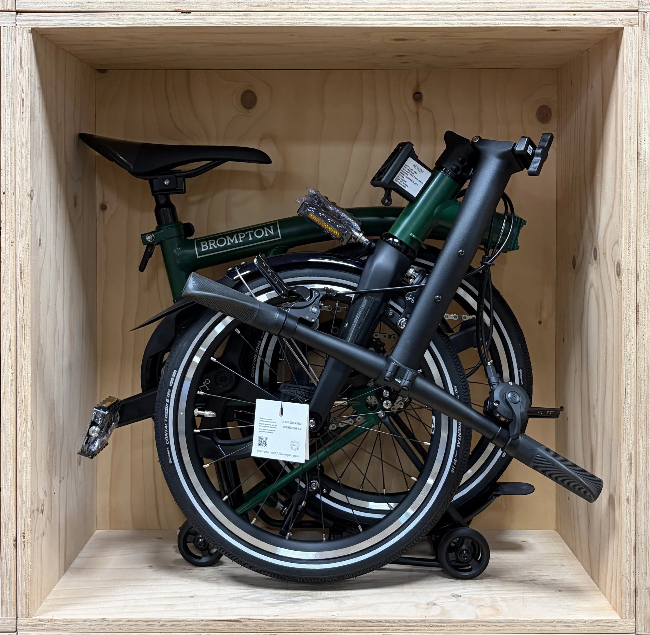 Brompton P Line *NEW - Low Handlebar - 4 speed - Rack - Racing Green