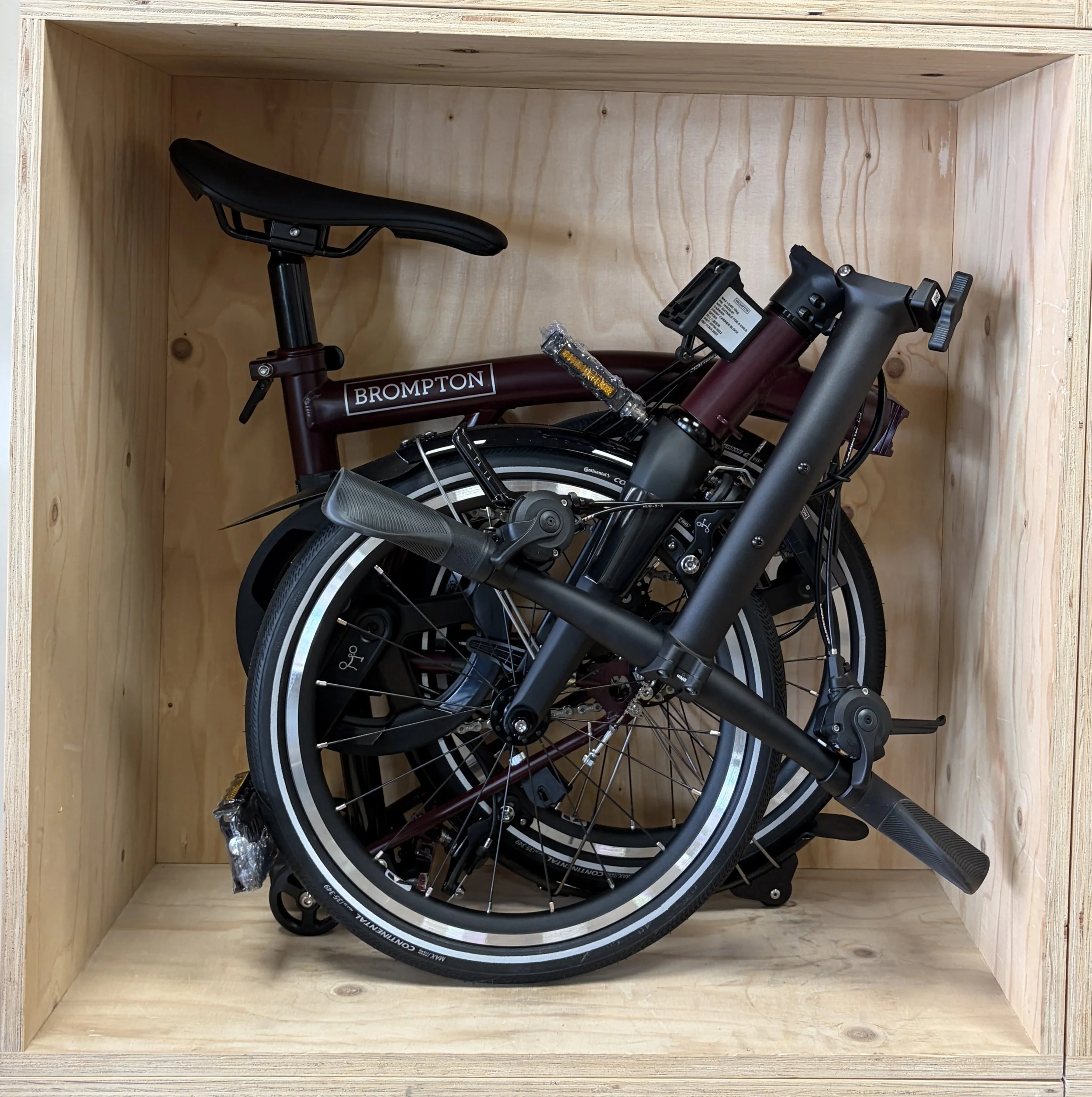Brompton P Line *NEW - Low Handlebar - 12 speed - Wine Red - Battery Lights