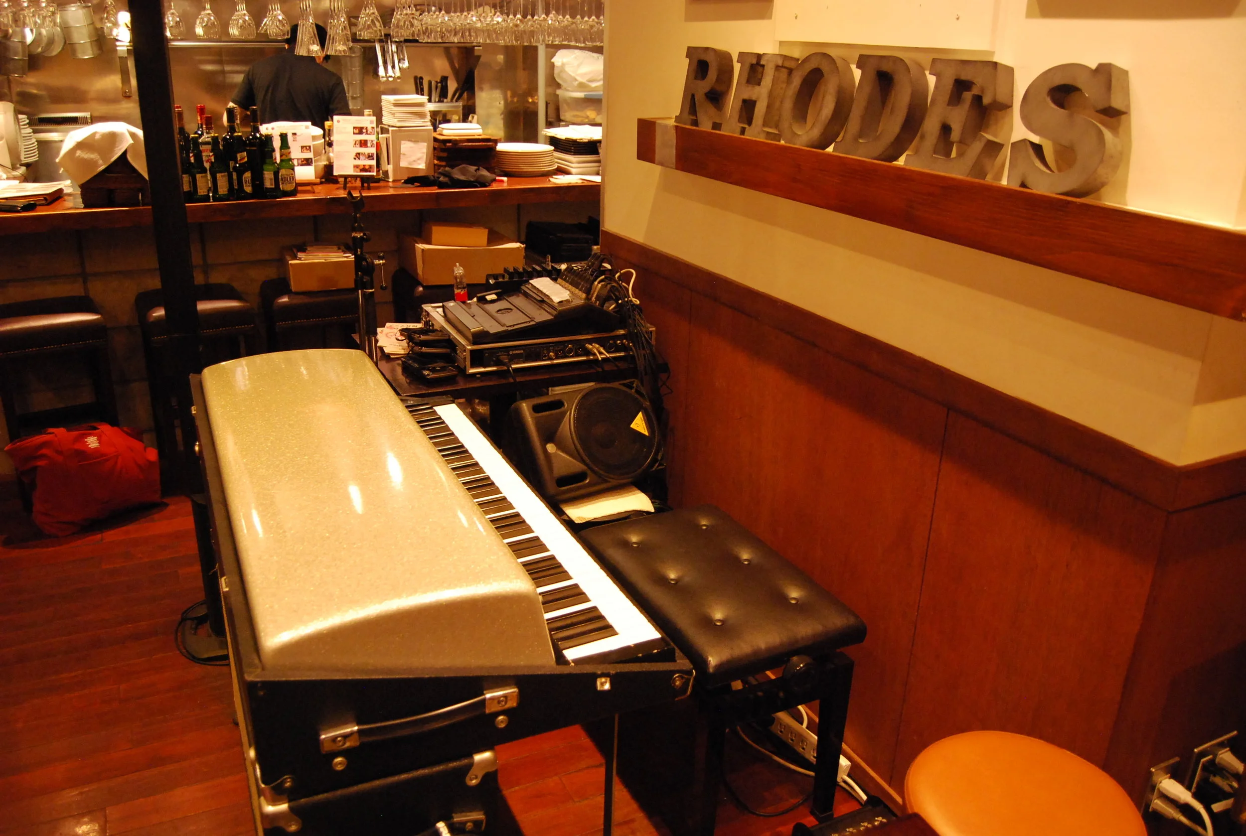 【バールRHODES5周年記念】恒例！泡祭り🍻