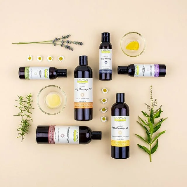 HERBAL OILS 🌿🌼
They’re luxurious, unique, and can take your self-massage to the next level of nourishment by carrying the right blend of powerful Ayurvedic herbs deep into the tissues. At Banyan, we craft our herbal oils with tradition, pati