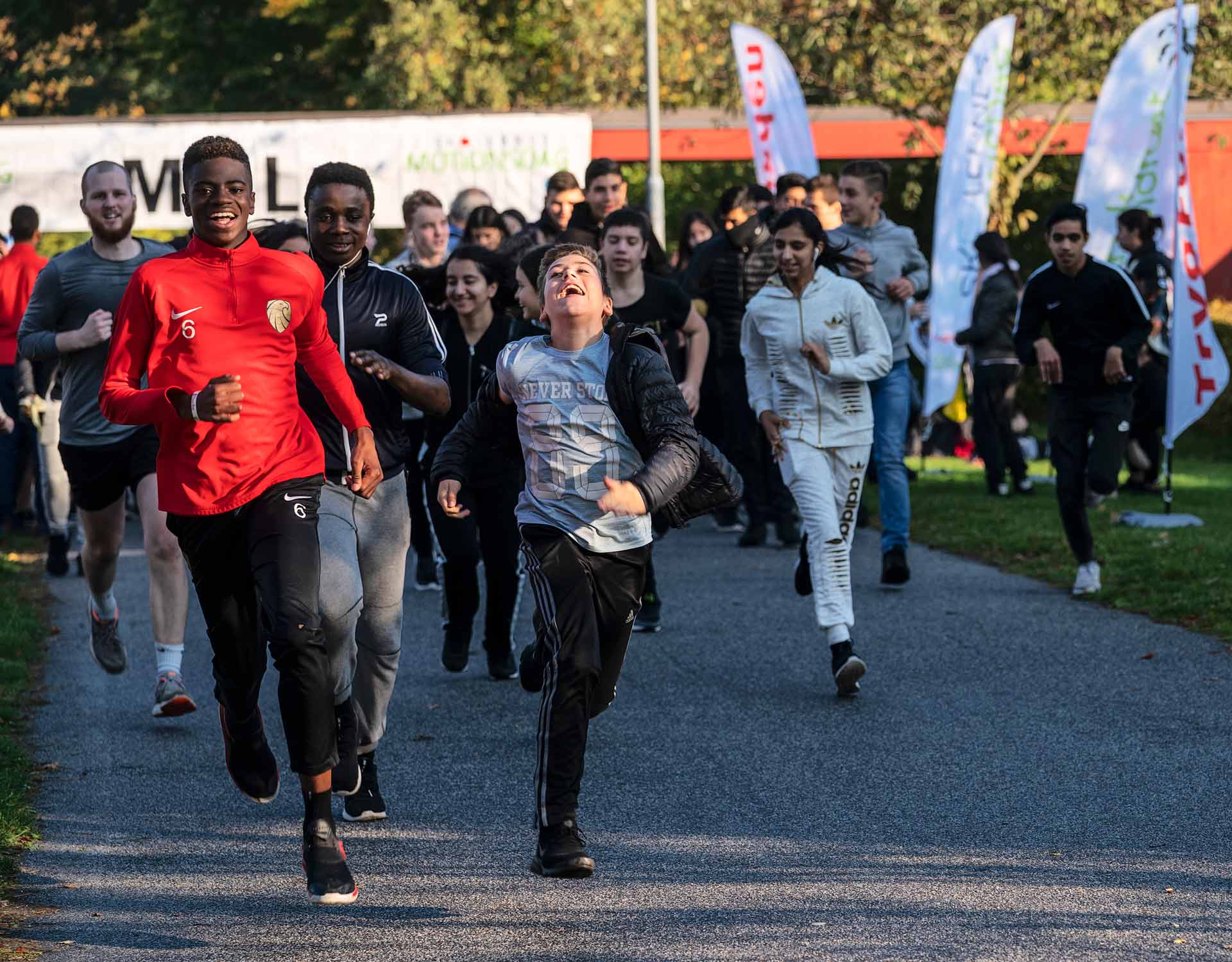  Udskolingseleverne fra alle skoler i Ishøj Kommune havde fælles Skolernes Motionsdag. Mere end 800 elever fik sig en på opleveren med en dag, hvor de prøvede kræfter med alt fra dans og friluftsliv til basket og volley. 