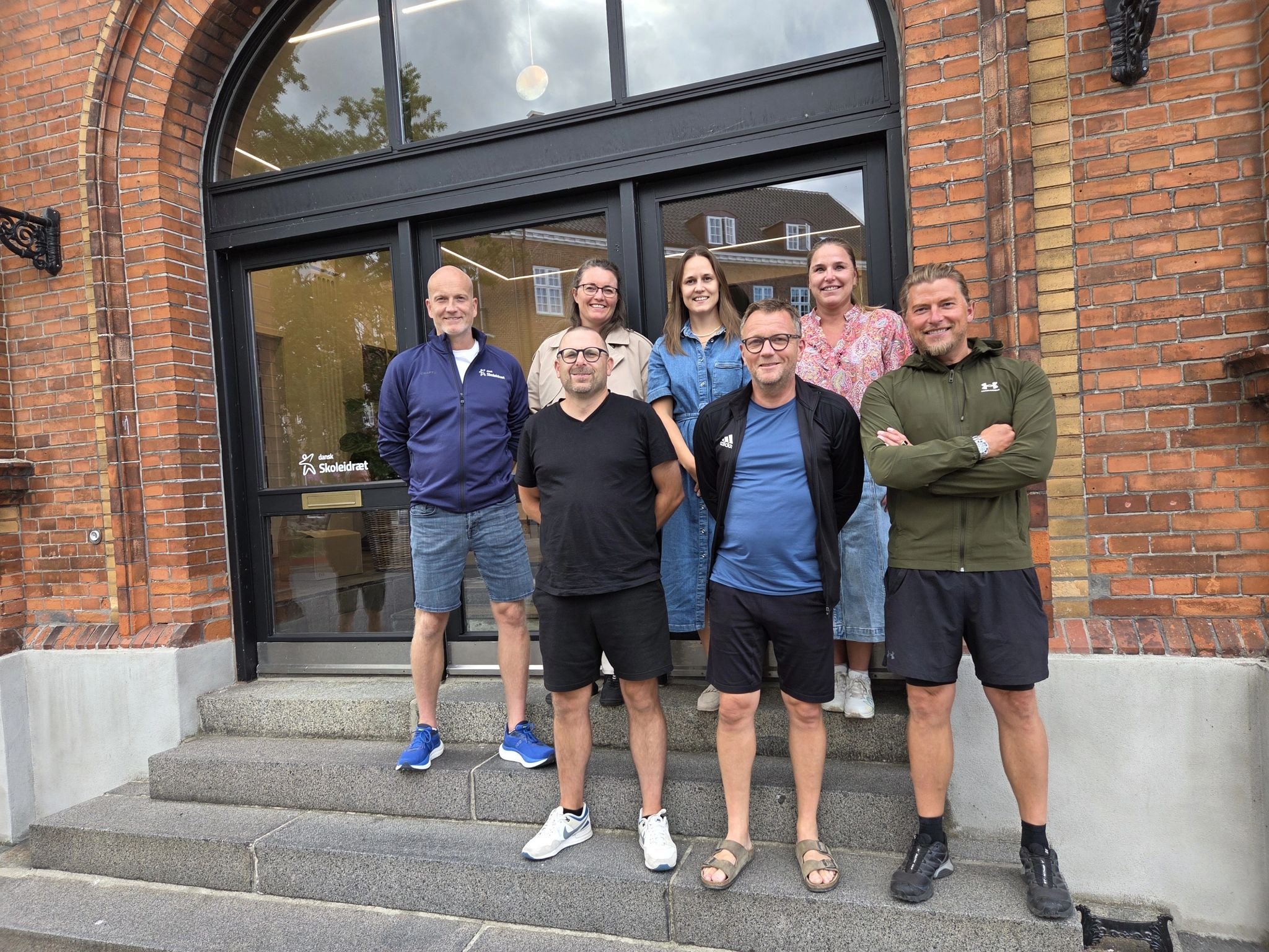  Dansk Skoleidræts hovedbestyrelse består af Peter Hoff, Lina Johansen, Malene Vissing Tønder, Camilla Daugaard, Morten Jørgensen, Martin Gertz og Claus Drachmann Kaasby-Wang. 