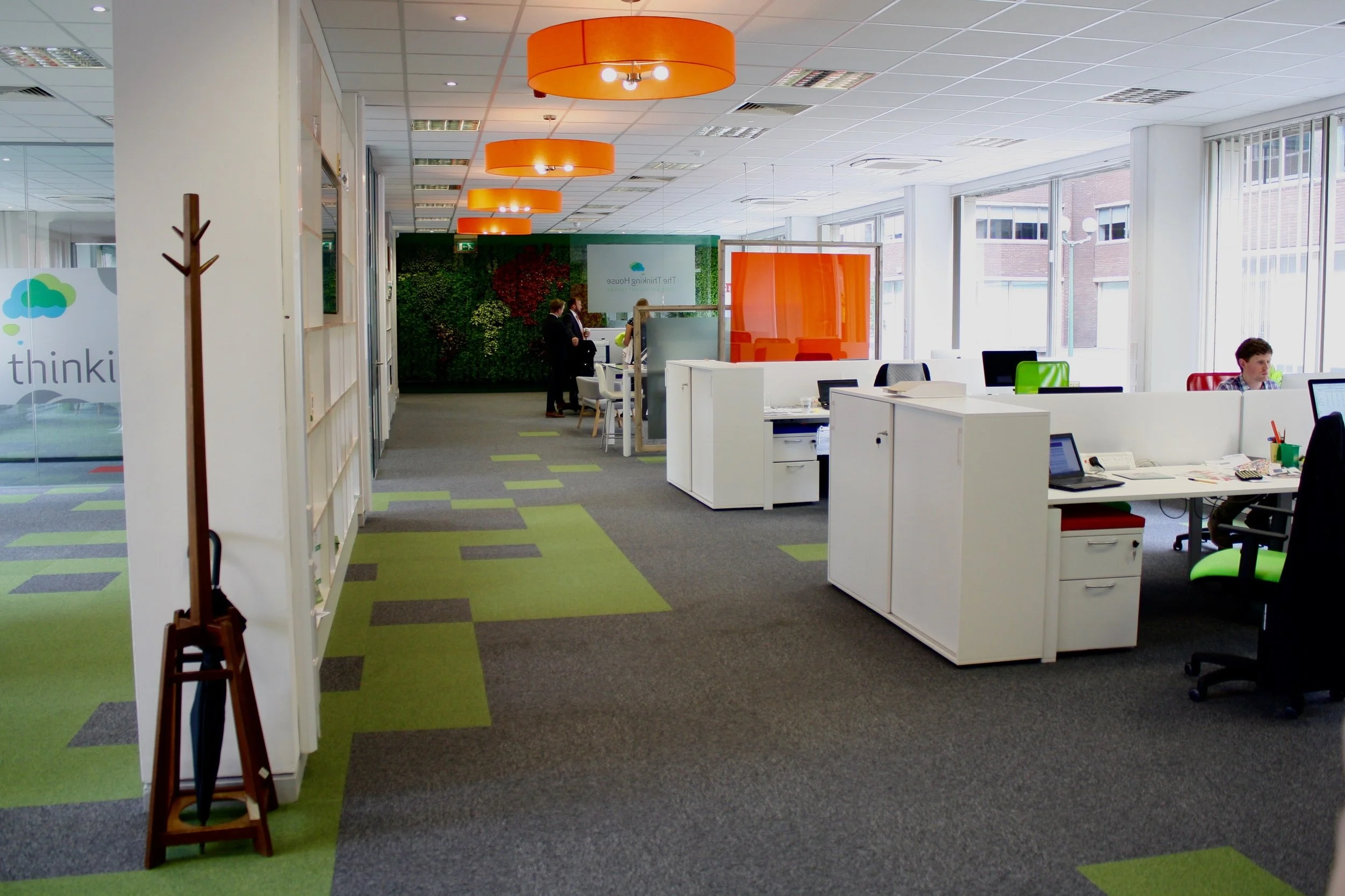The effective use of an open, relatively shallow floor plate maximises the benefits of natural daylight.