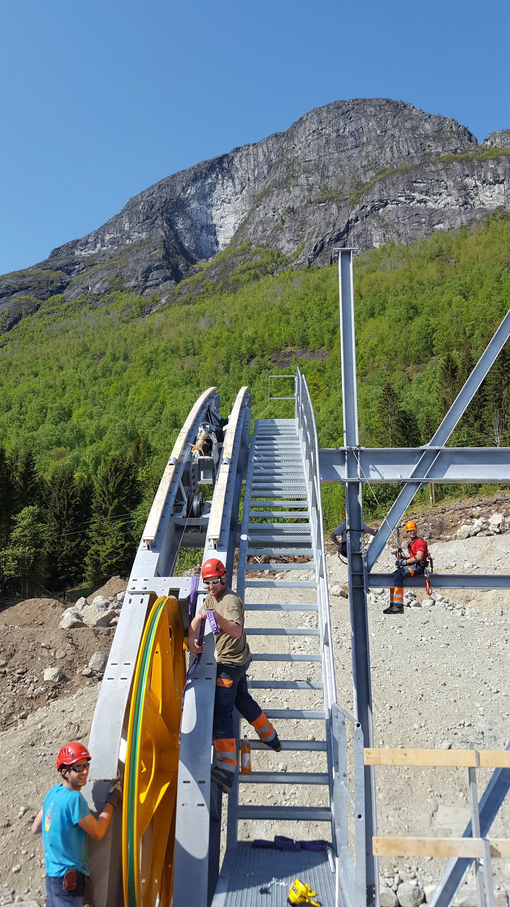 Ser ut til at installasjonane er riktig sikta inn mot Hoven. 