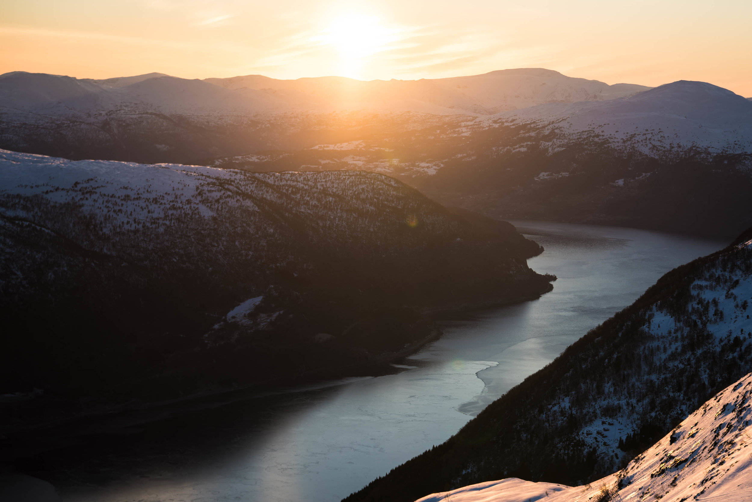  Nordfjorden sett frå Hoven. Foto: Bård Basberg 