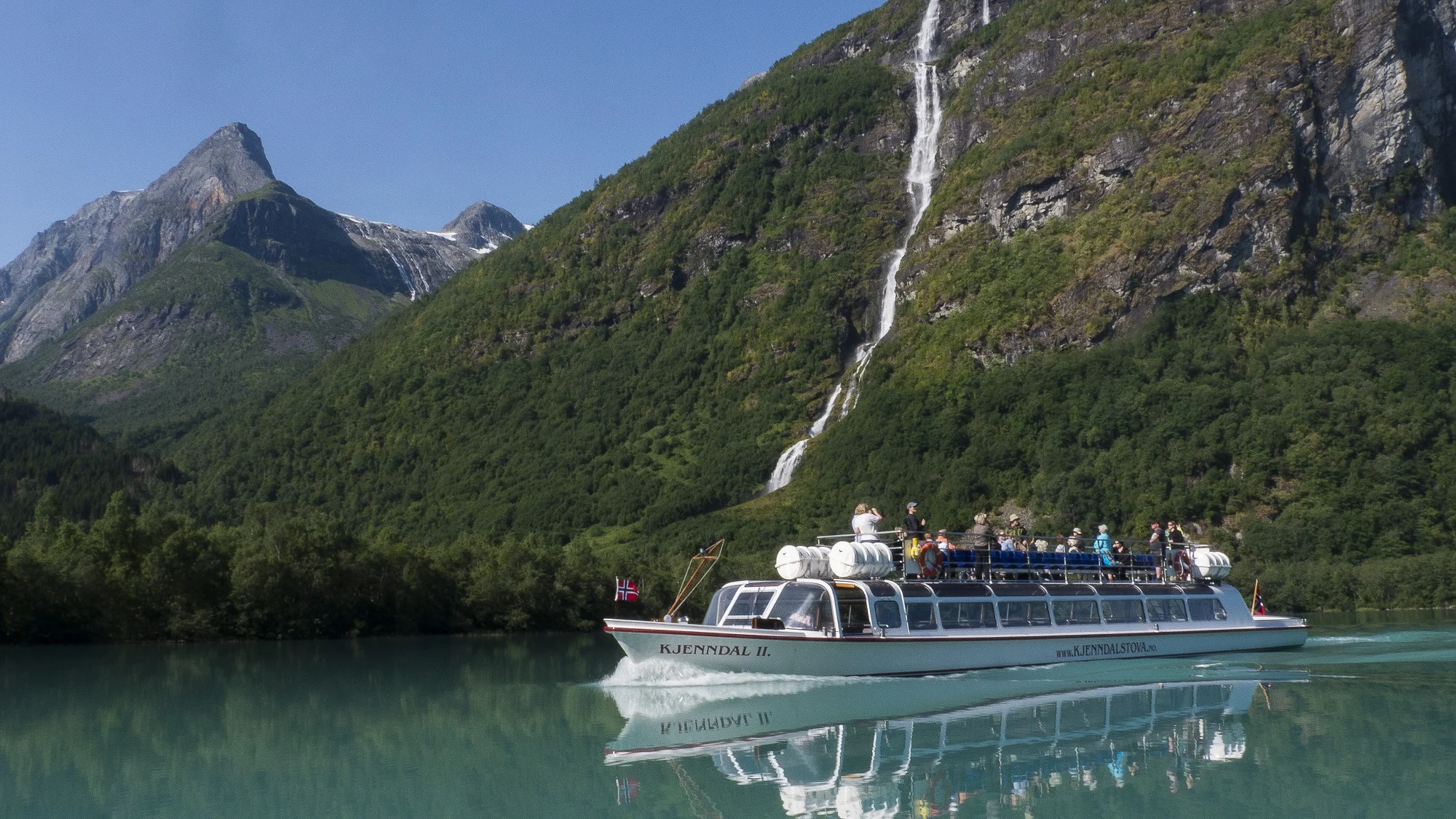 MS Kjenndal II på Lovatnet