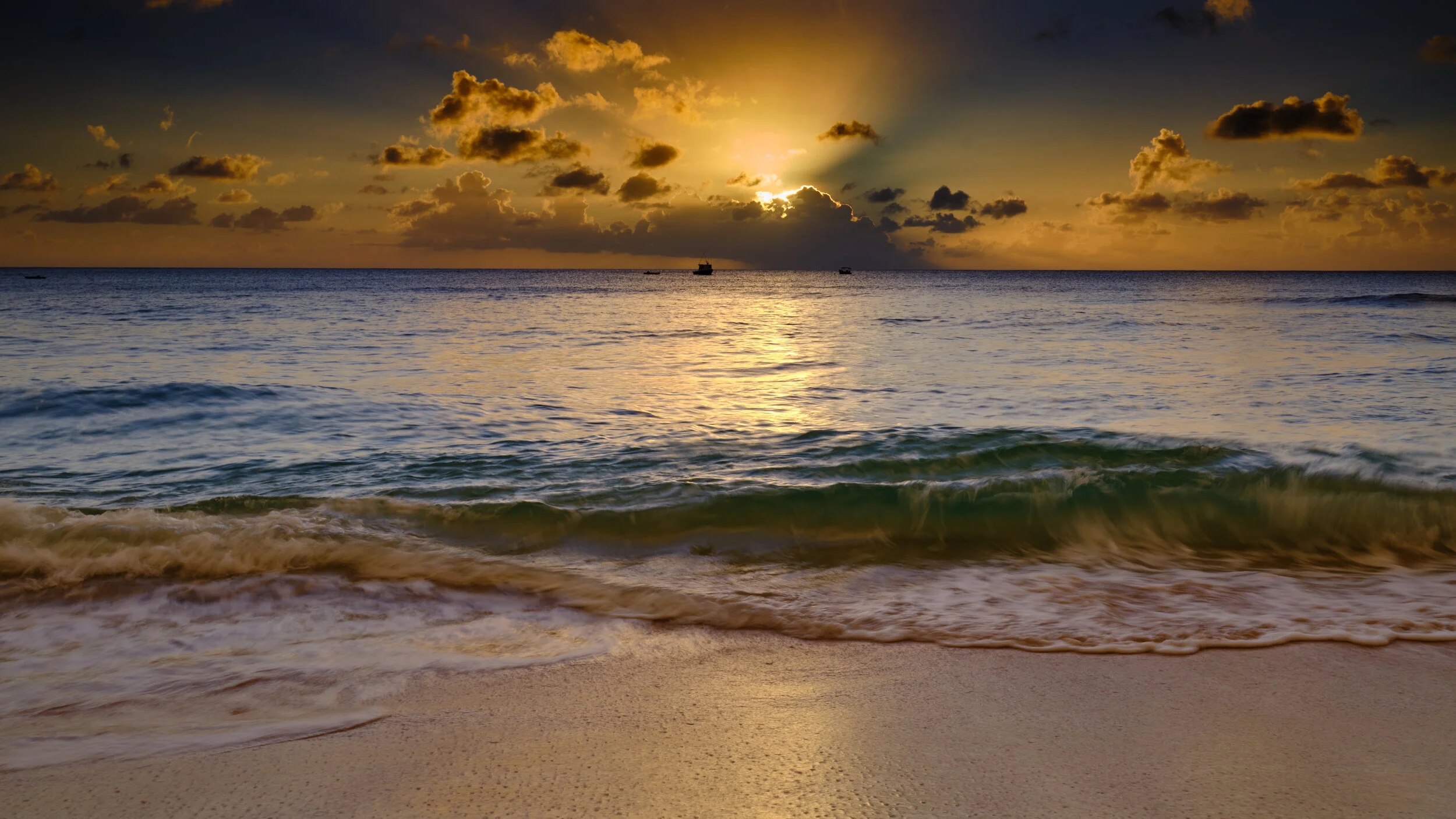  Magnificent sunsets over Mullins Bay 
