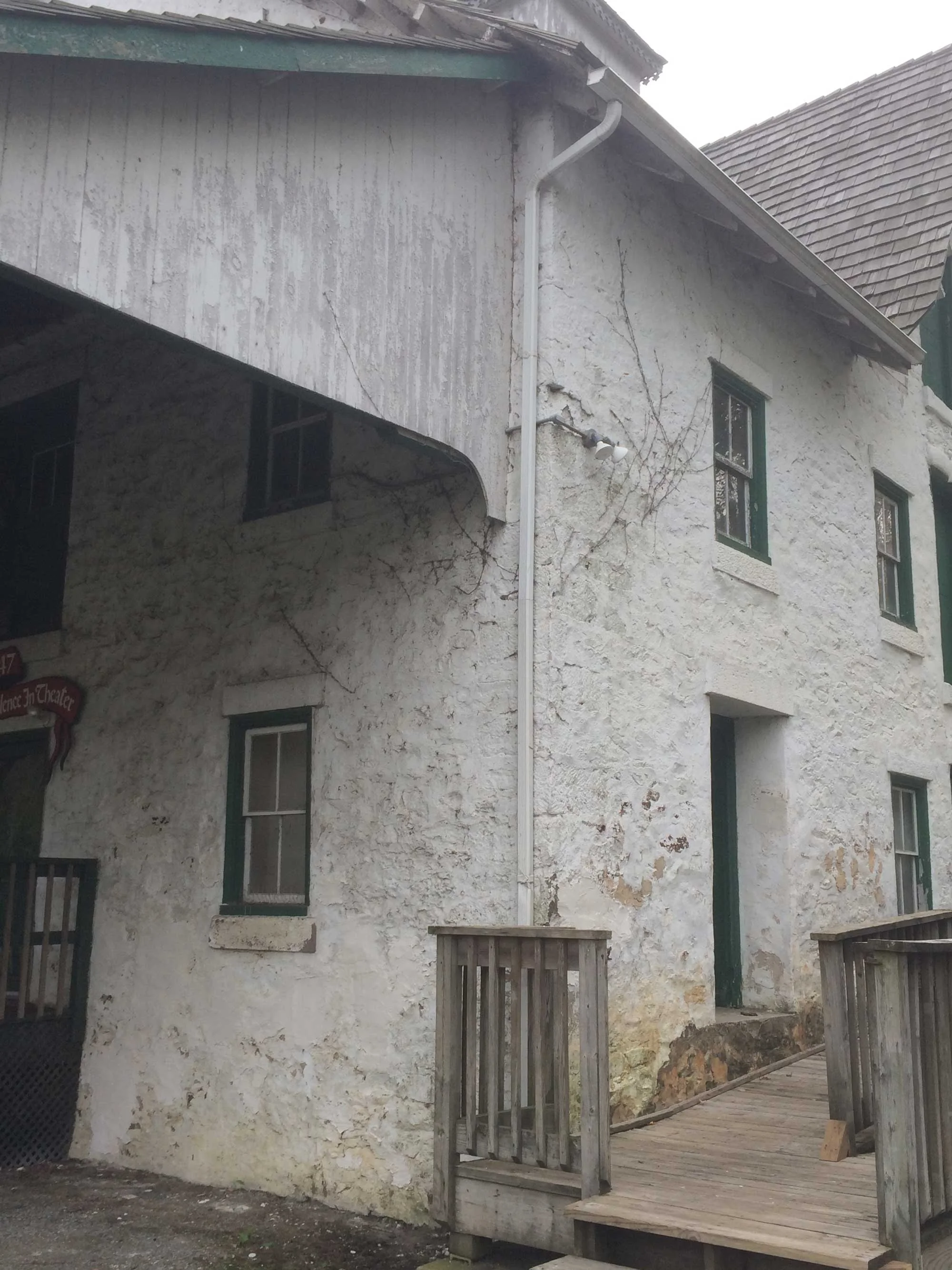 Stucco in Need of Repairs Before Renovation