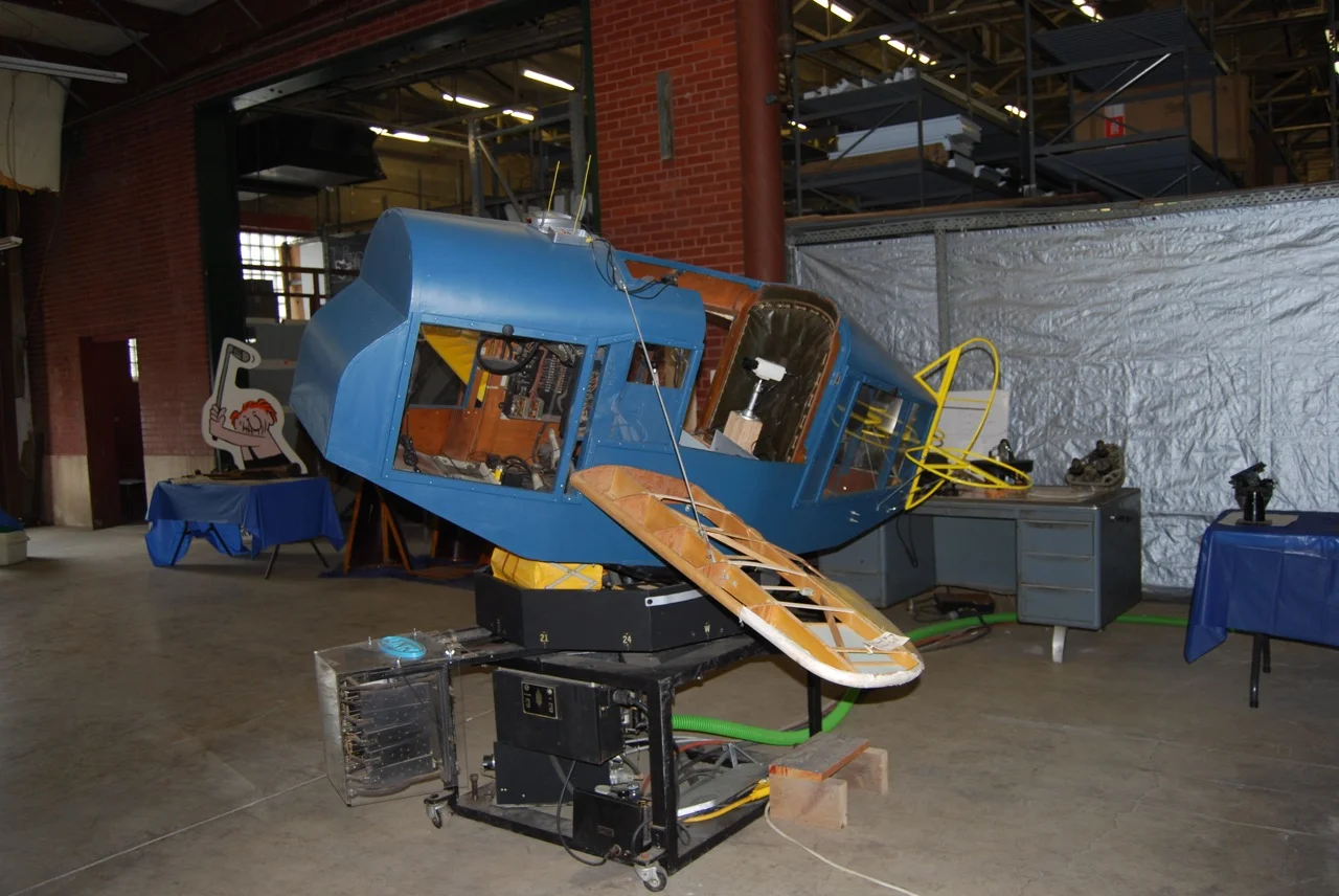 2011-08-13 Link Trainer looking E peg johnston ph.jpg