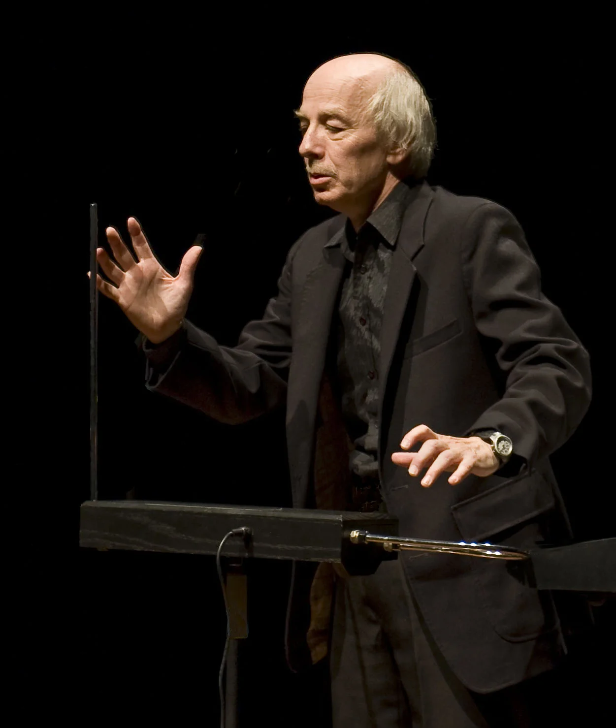 1. Eric Ross at Guggenheim-Bilbao.jpg