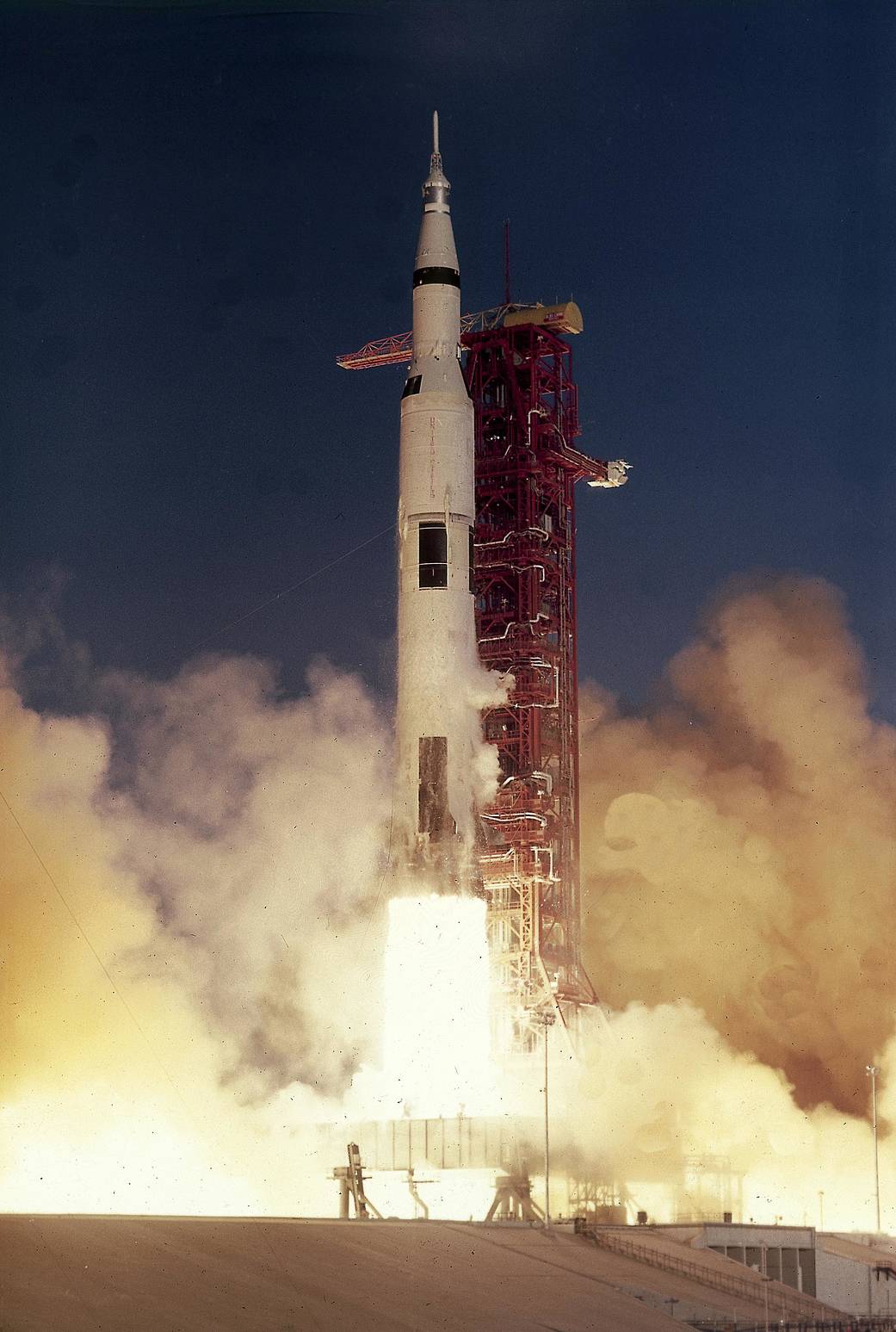 1968-12-21 liftoff saturn.jpg