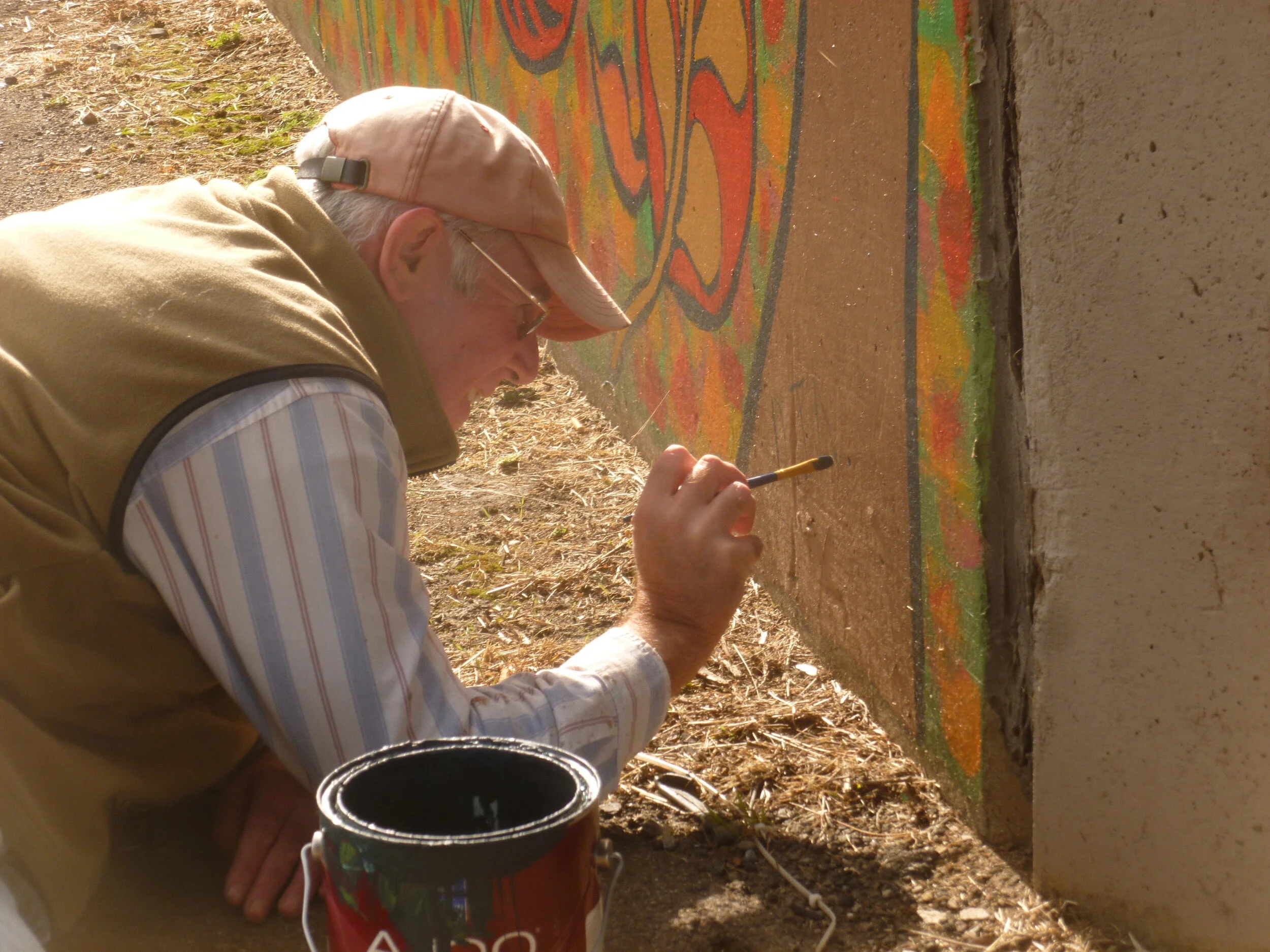 2015-10-27 David signs his work.JPG