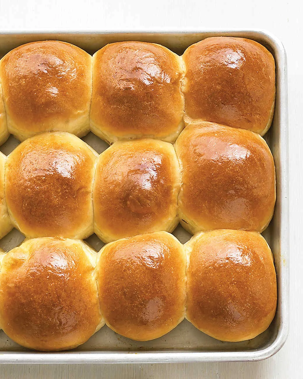 dinner-rolls-d104257_vert.jpg