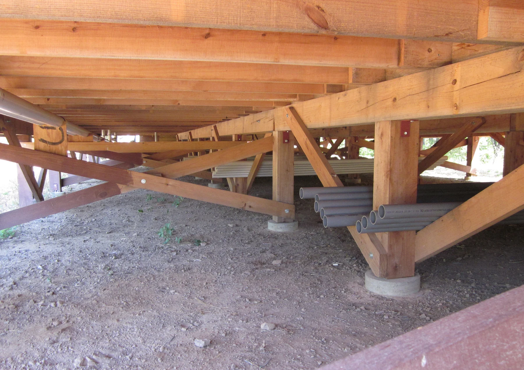 Floor joists.jpg